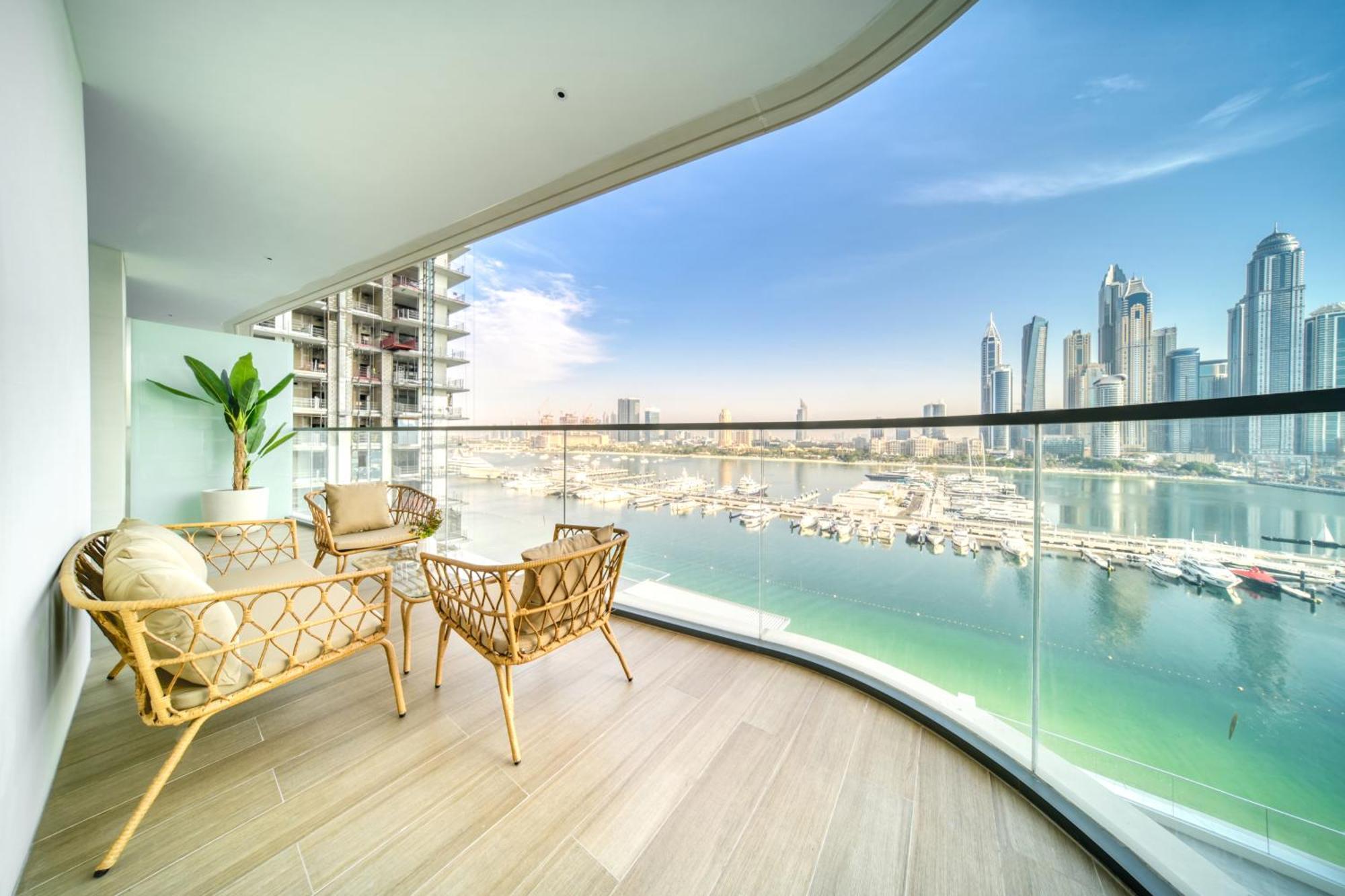 Apartment Seaside Splendor: Luxe Retreat At Emaar Beachfront