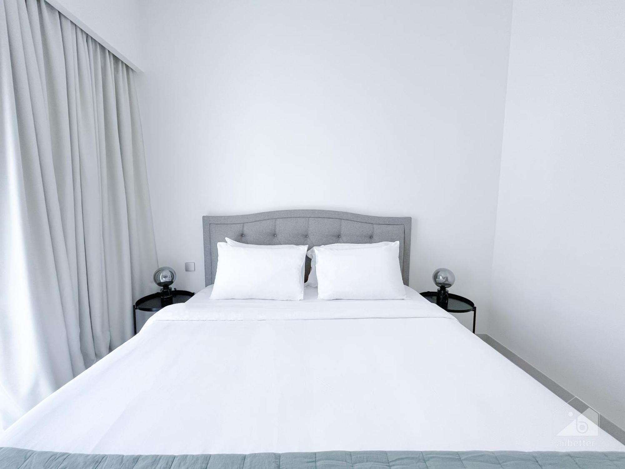 Luxury Burj Royale Modern Apt With Balcony Apartment