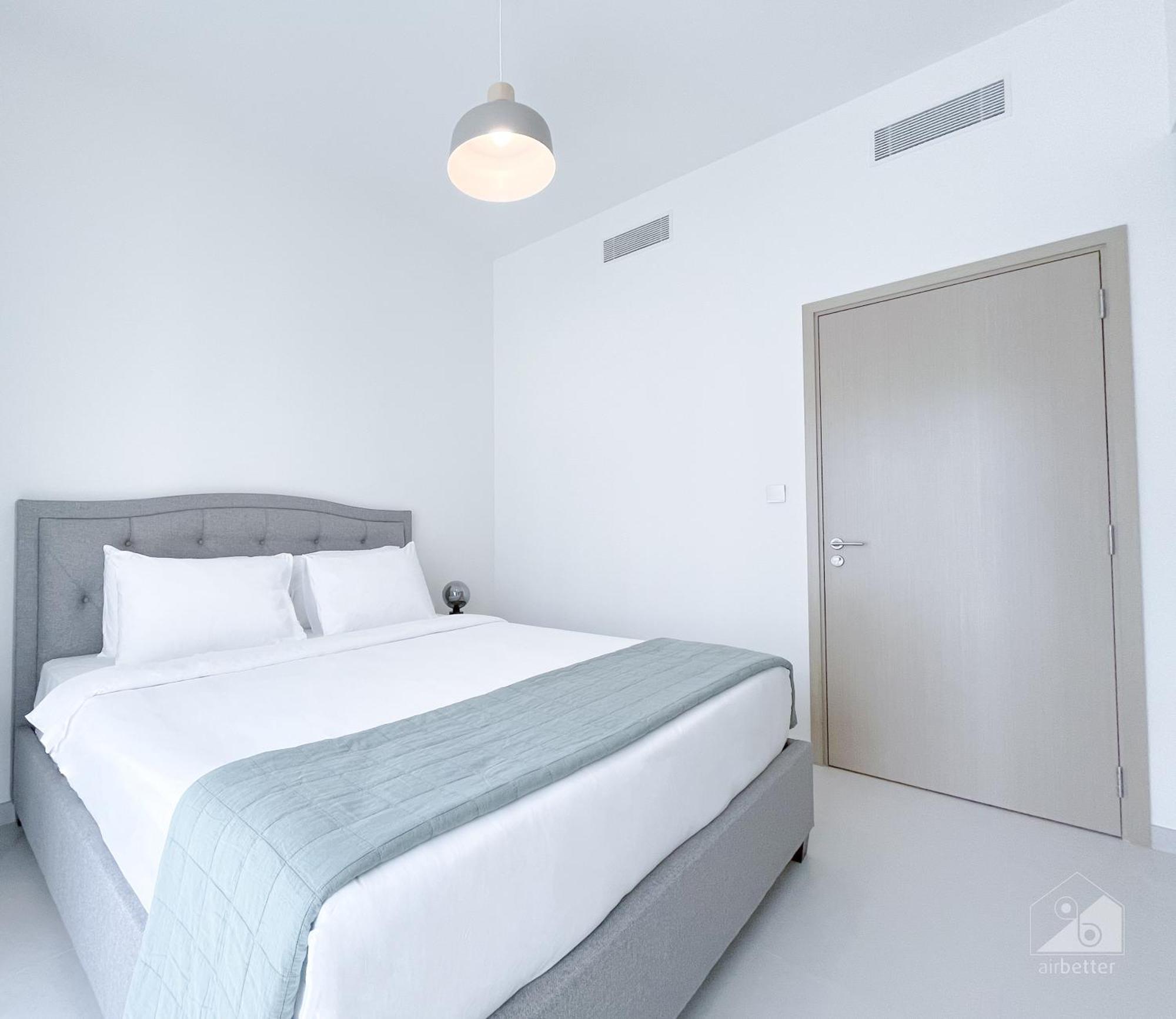 Luxury Burj Royale Modern Apt With Balcony * Dubai