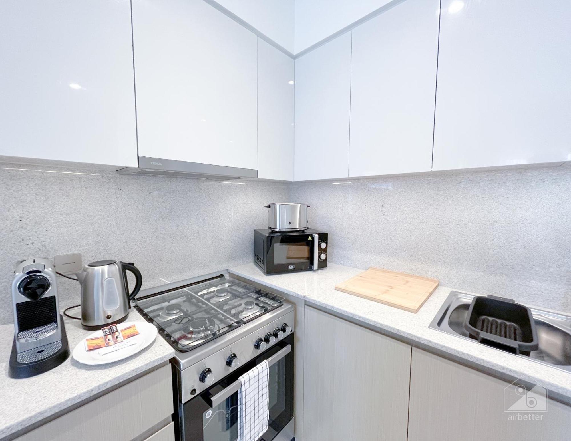 Luxury Burj Royale Modern Apt With Balcony Dubai