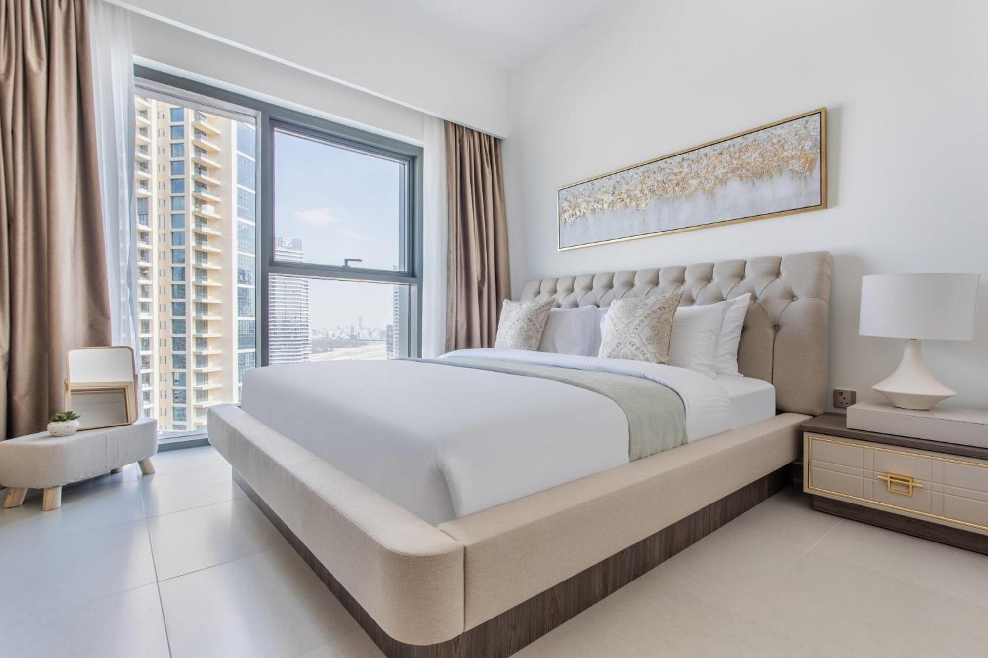 Frank Porter - Burj Royale Apartment Dubai