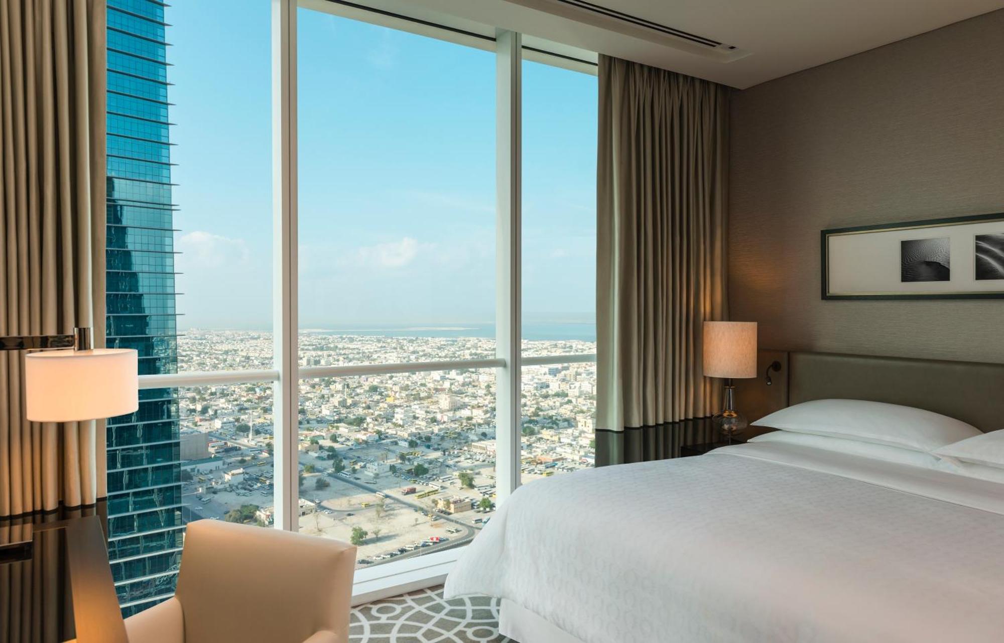 Sheraton Grand Hotel, Hotel 5*