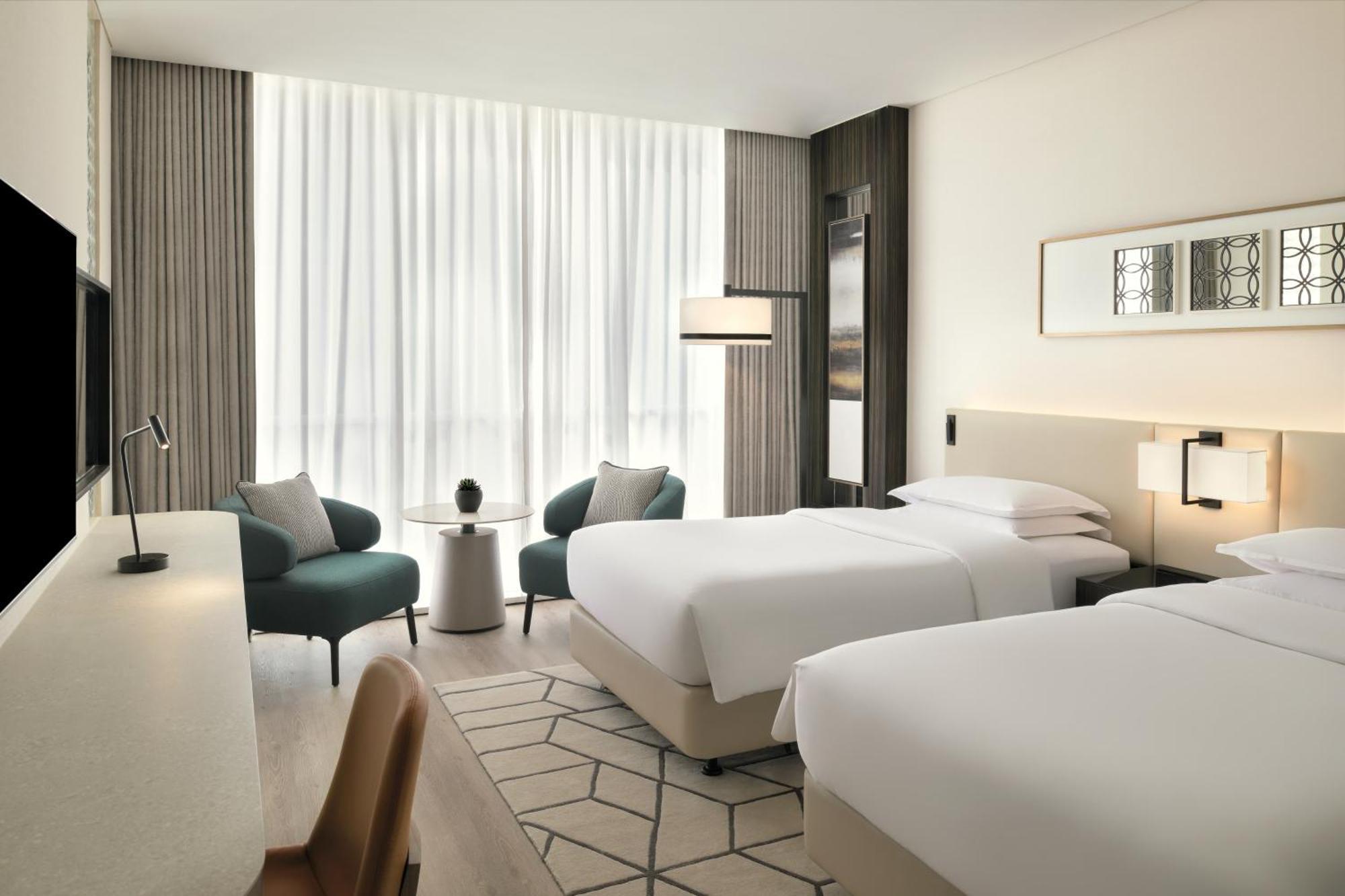 Sheraton Grand Hotel, Hotel