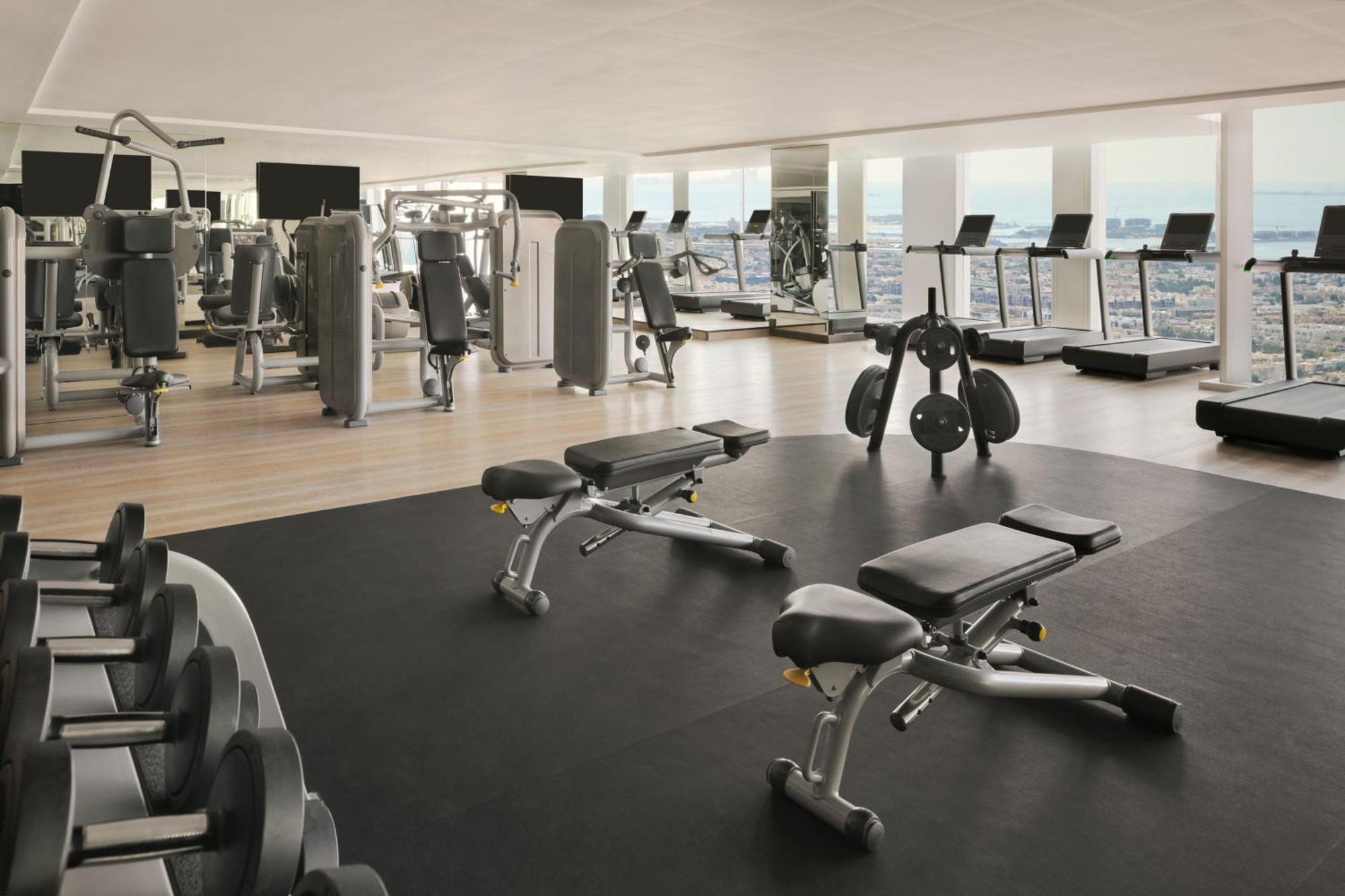 Sheraton Grand Hotel, Hotel 5*
