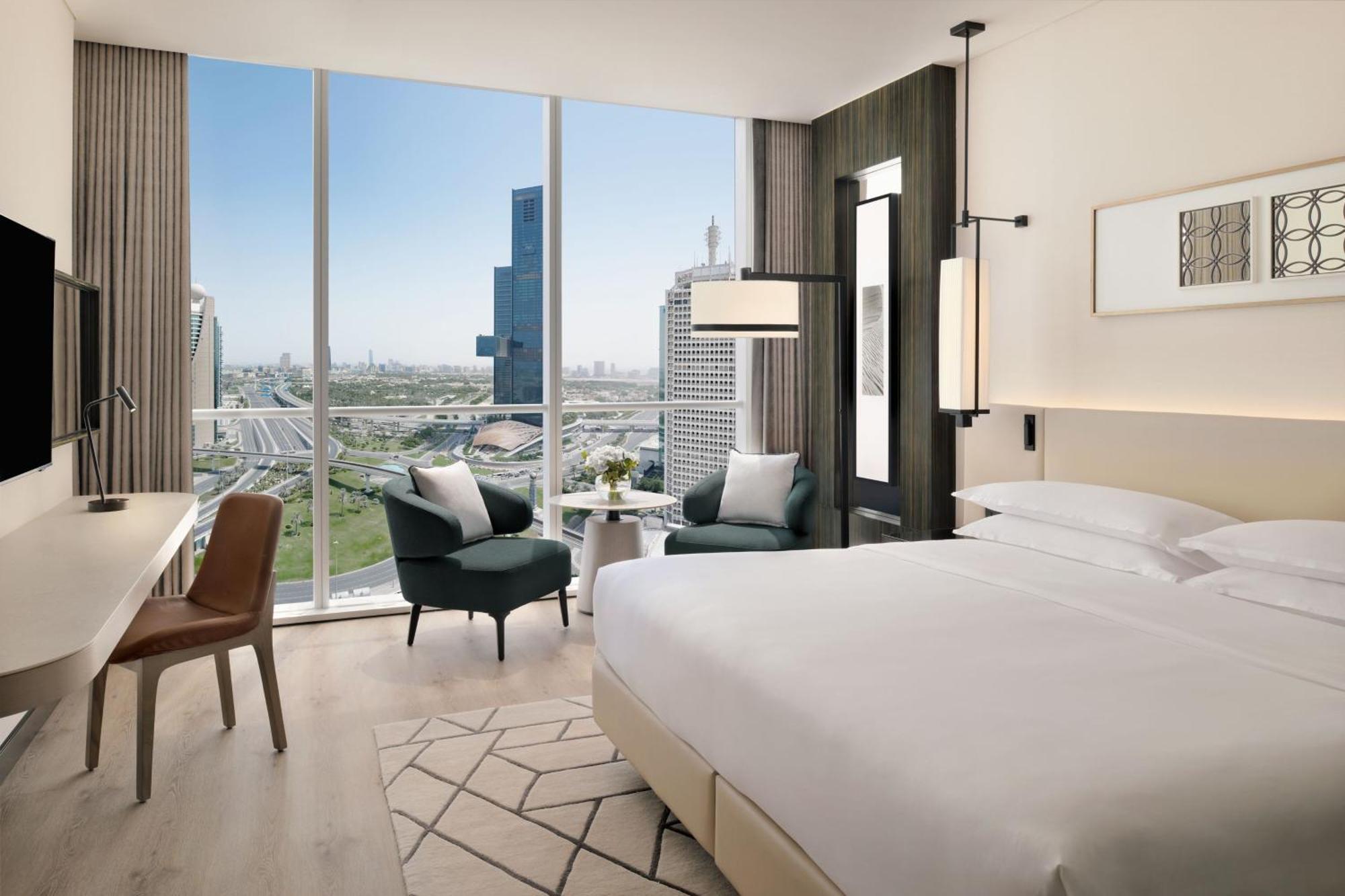 Sheraton Grand Hotel, Hotel
