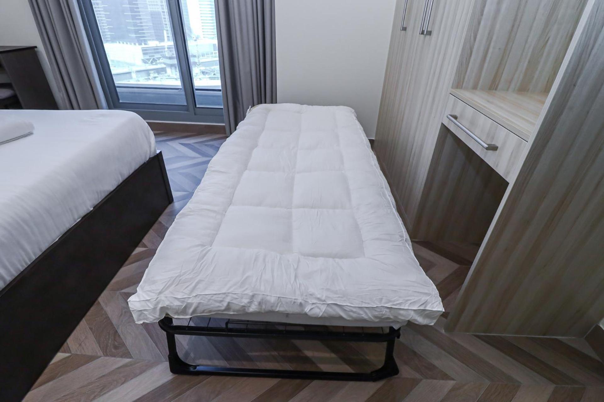 Serene Escape I Canal View I Fast Wi-fi Apartment Dubai
