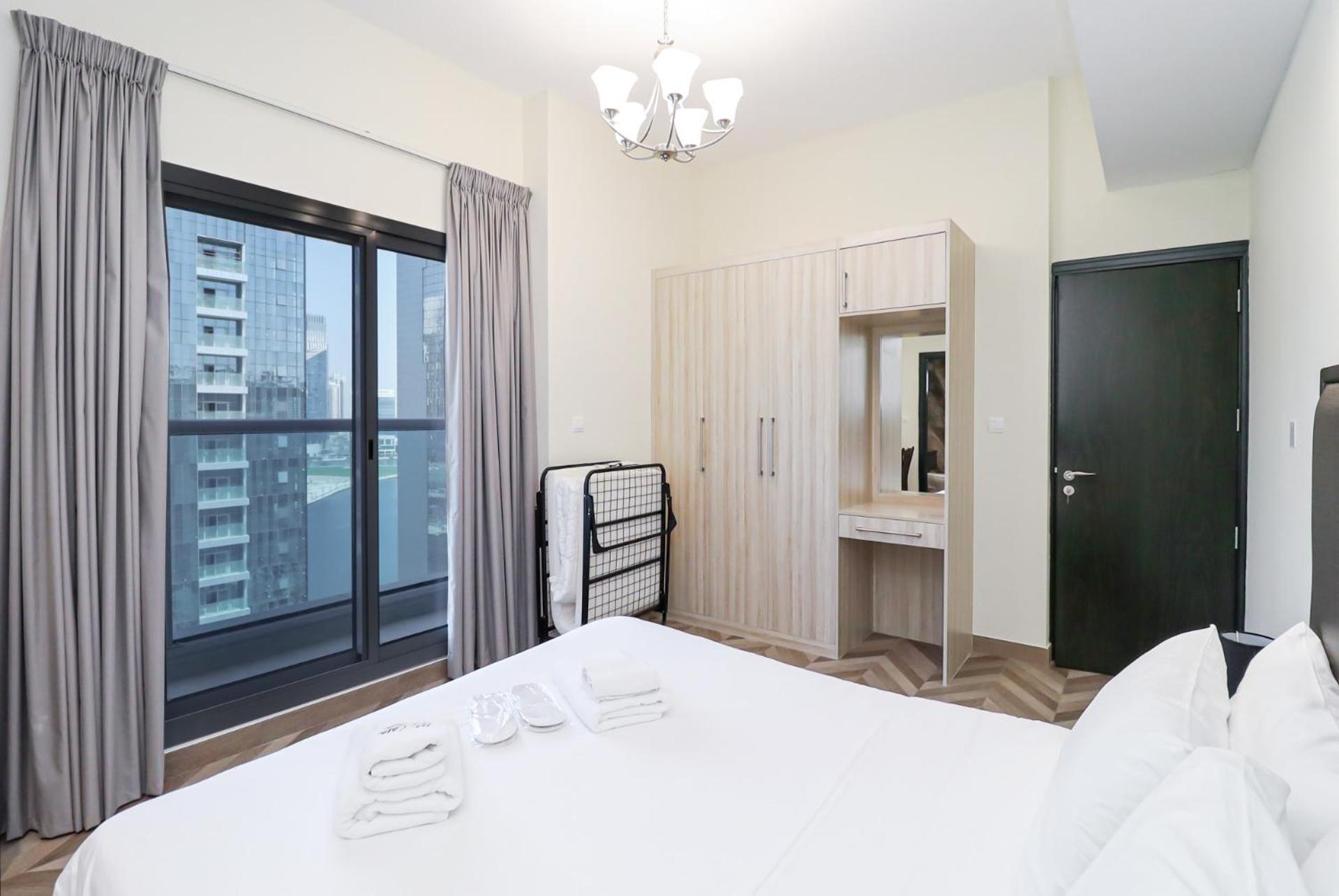 Serene Escape I Canal View I Fast Wi-fi Apartment Dubai