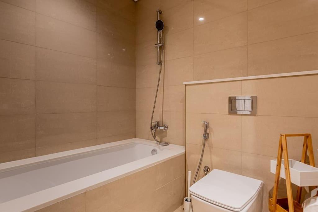 Luxury 2br High Floor Apt. W/ Burj Khalifa View With Laser Light Show And Dancing Fountain View Dubai