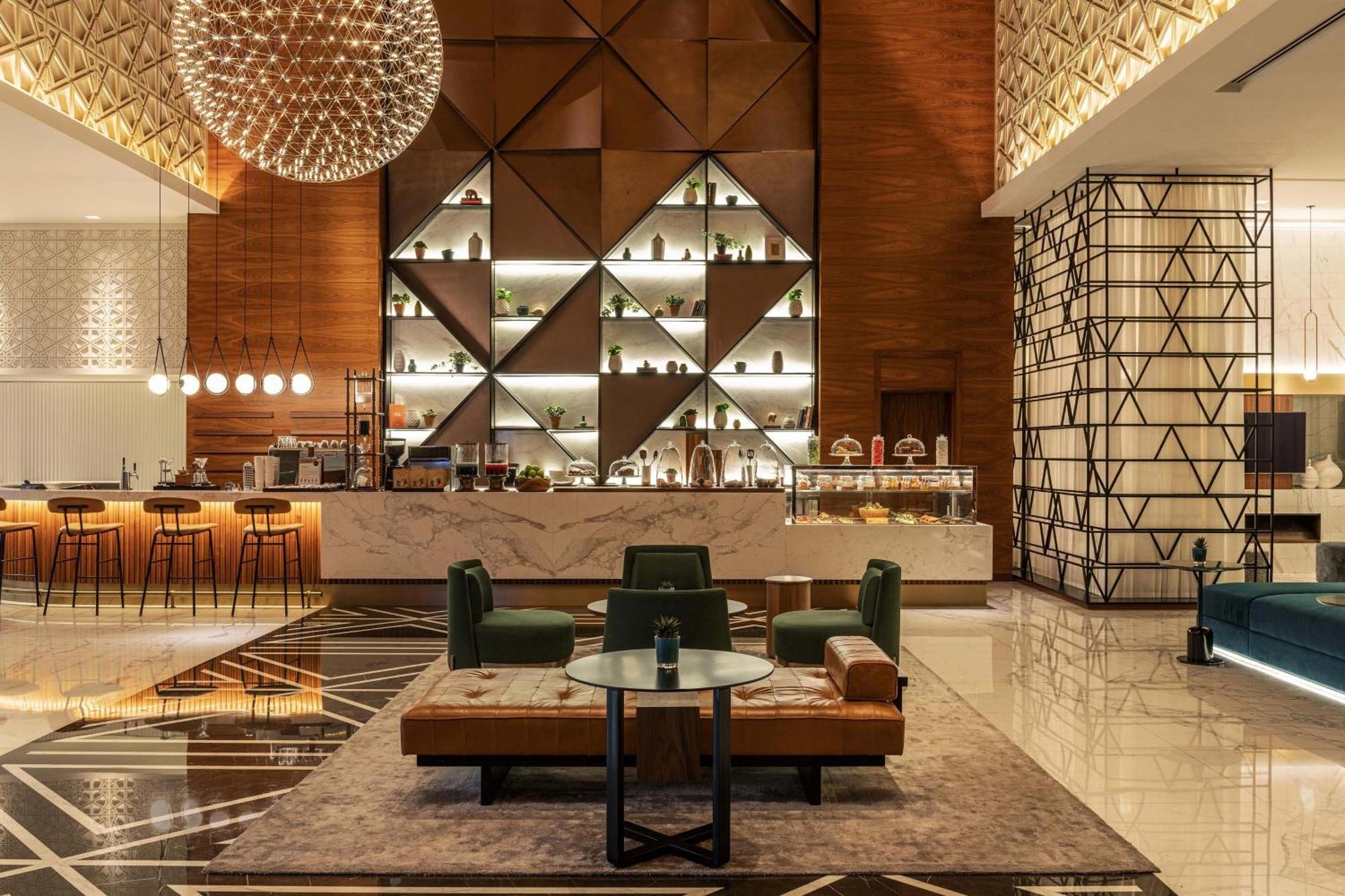 Sheraton Grand Hotel, Hotel