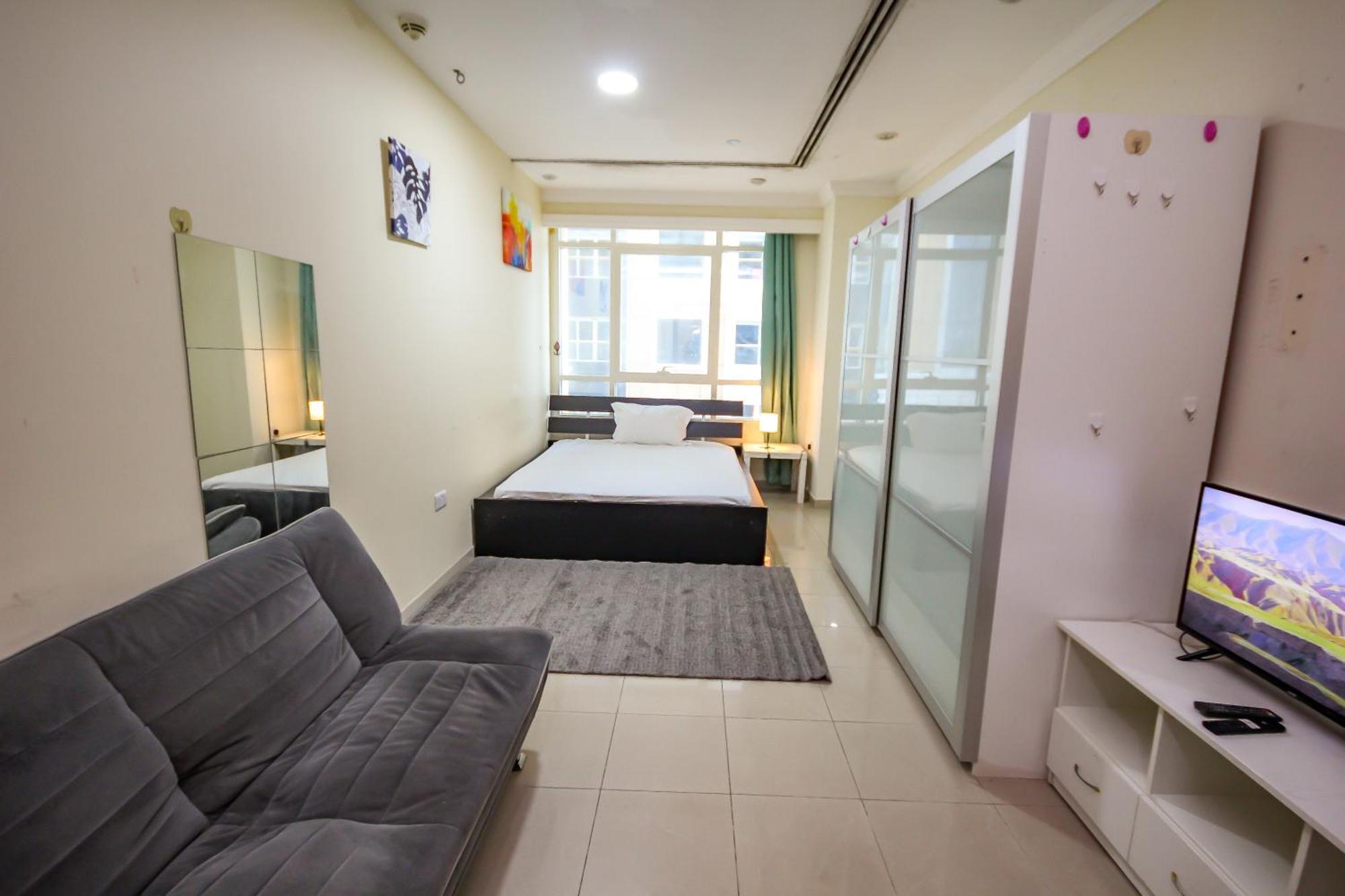 Big For ' Girls ' Only At Dubai, Marina Homestay