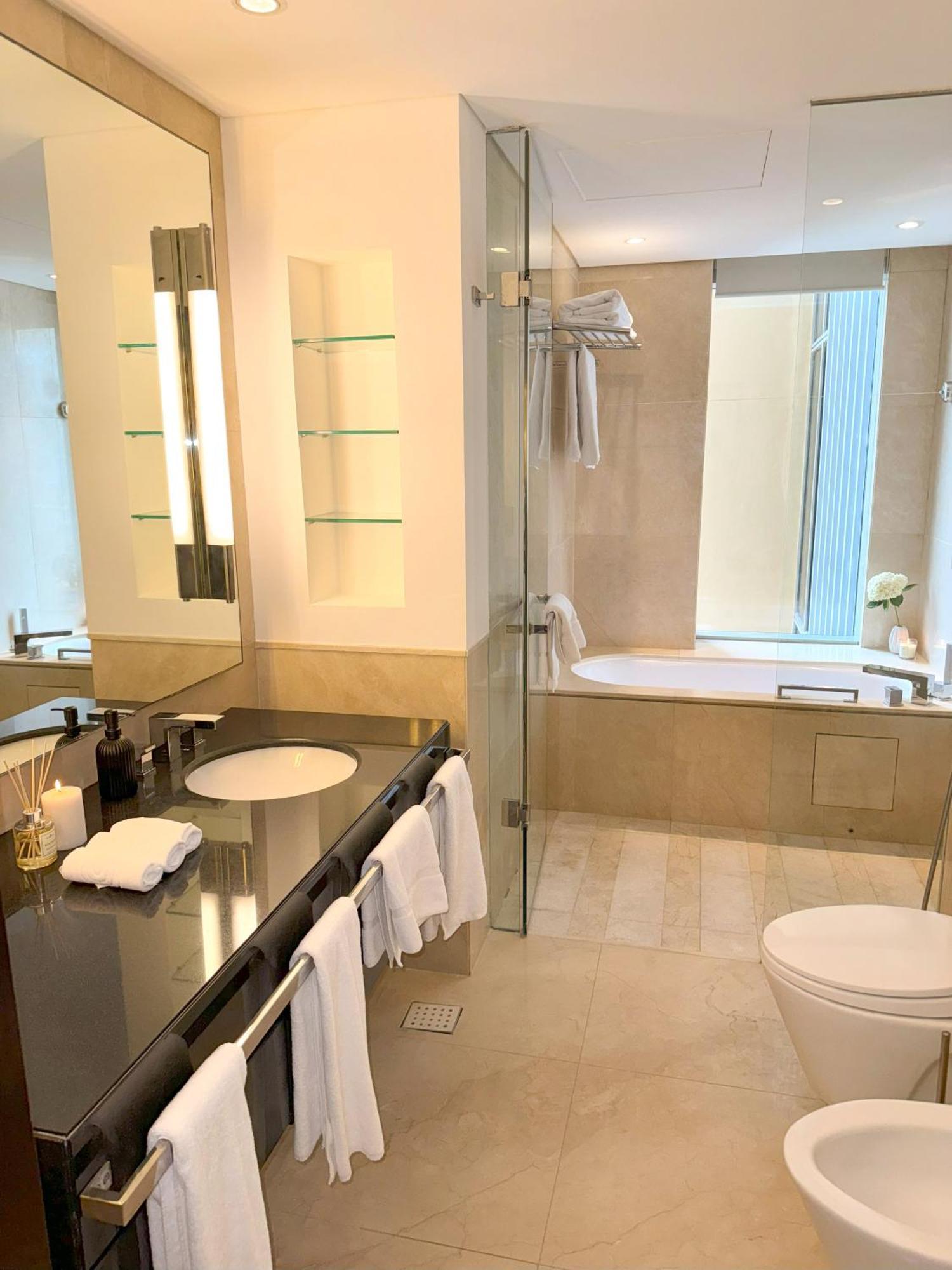 Stunning View Jw Marriott Marina Apartment