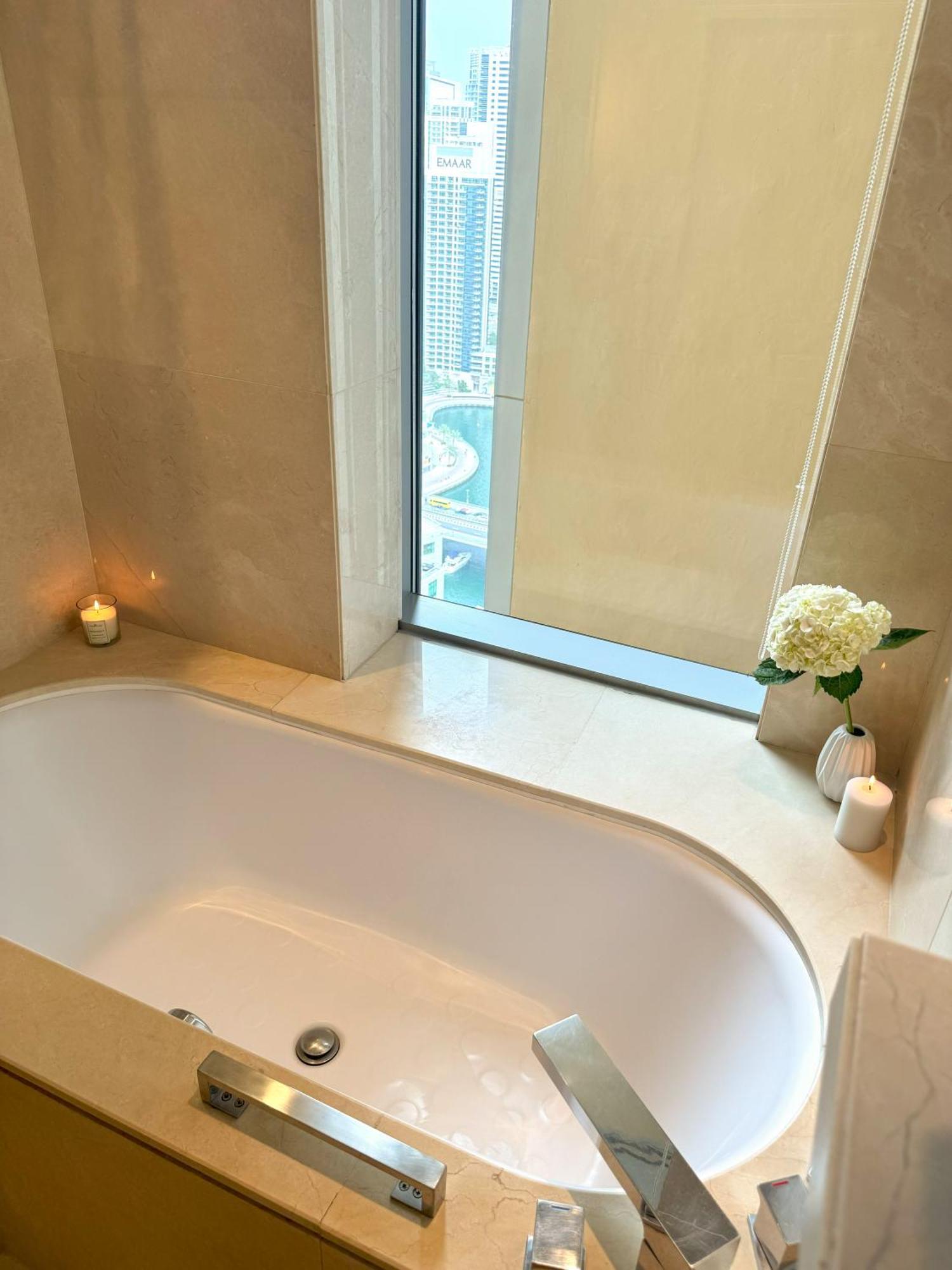 Stunning View Jw Marriott Marina Apartment