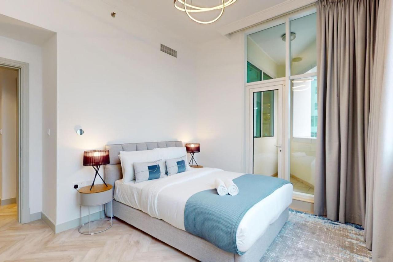 Trident Waterfront - Gorgeous Three Bedroom Apartment