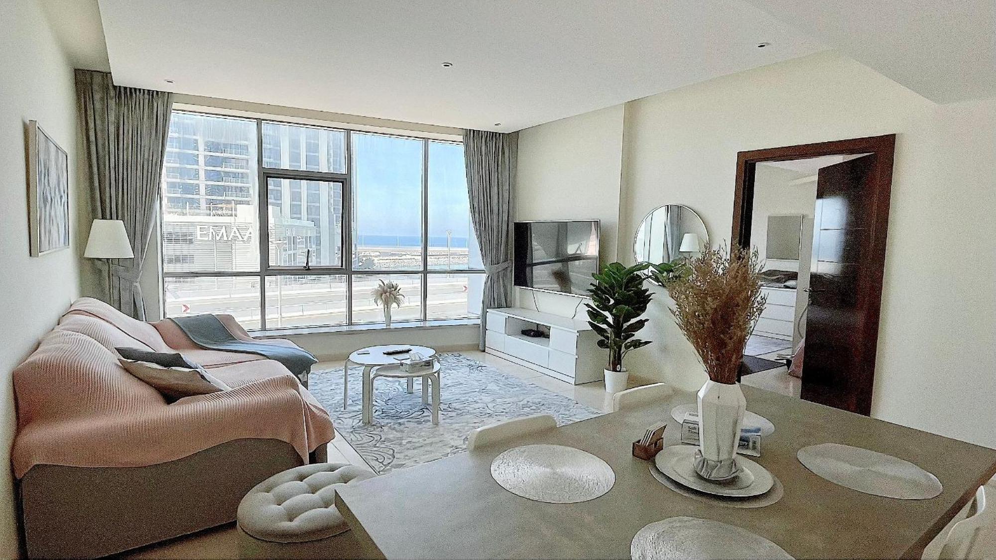 Bright & Cozy 1 Bedroom Canal View In Marina Dubai
