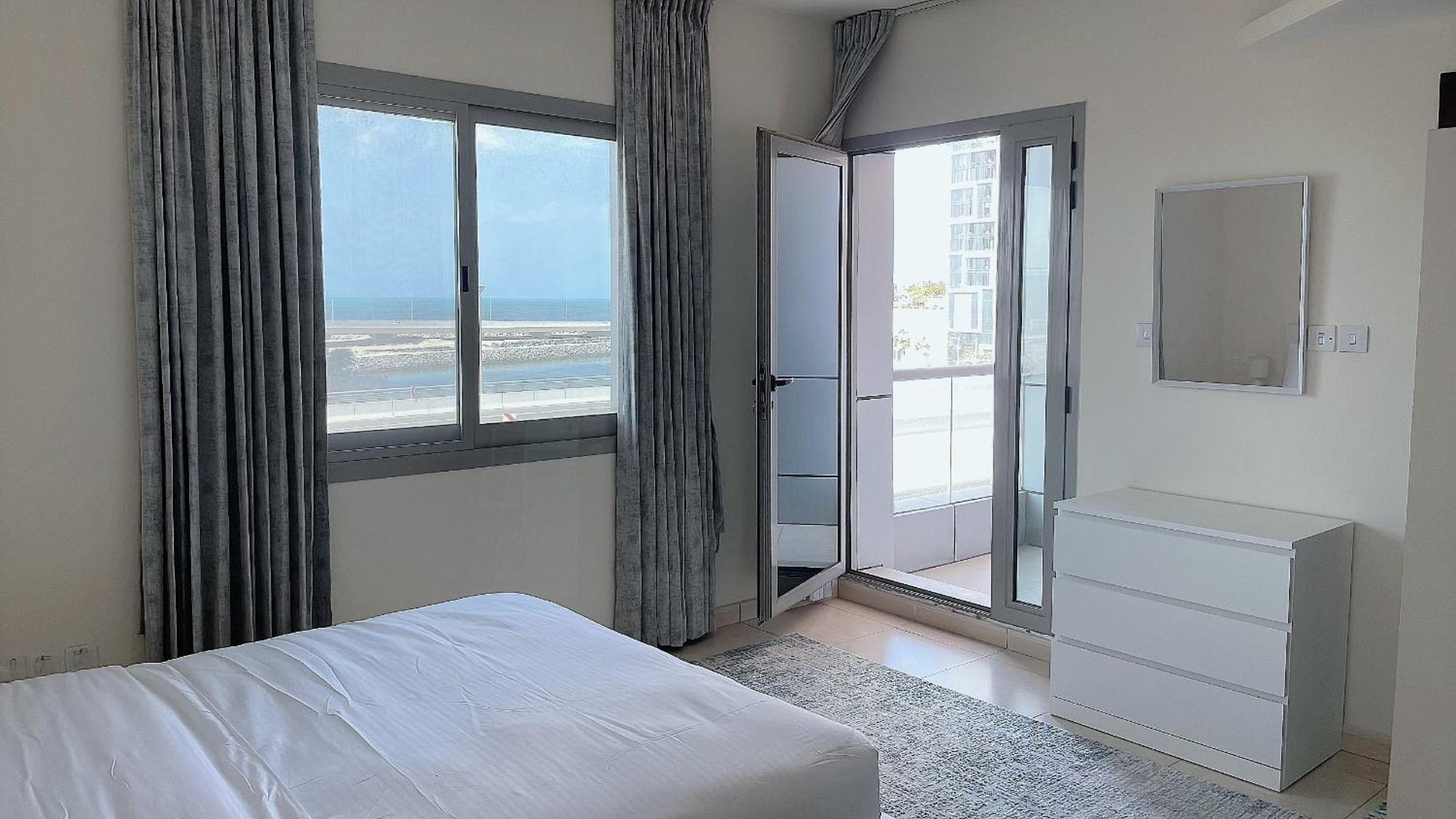 Bright & Cozy 1 Bedroom Canal View In Marina Apartment *