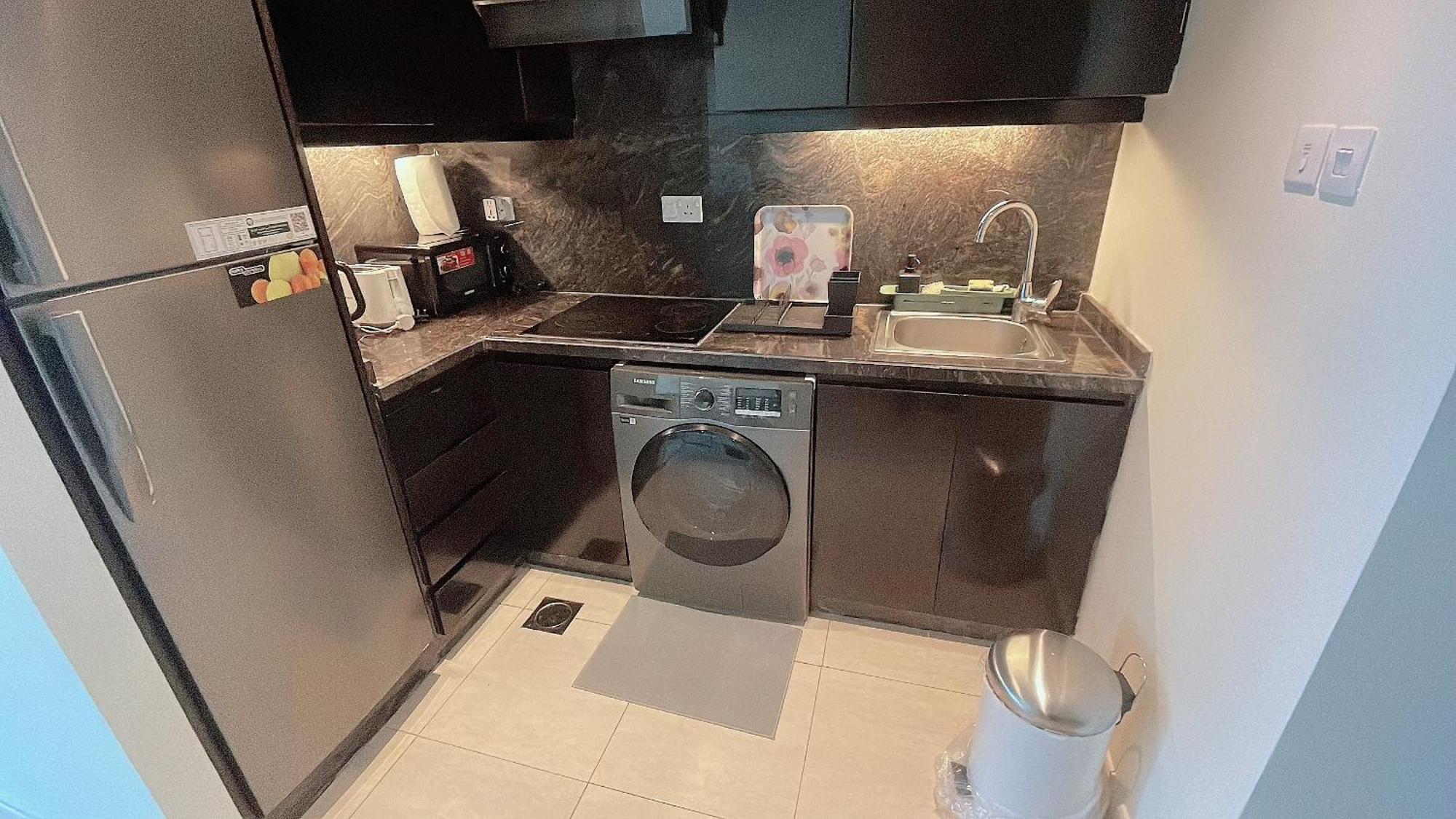 Bright & Cozy 1 Bedroom Canal View In Marina * Dubai