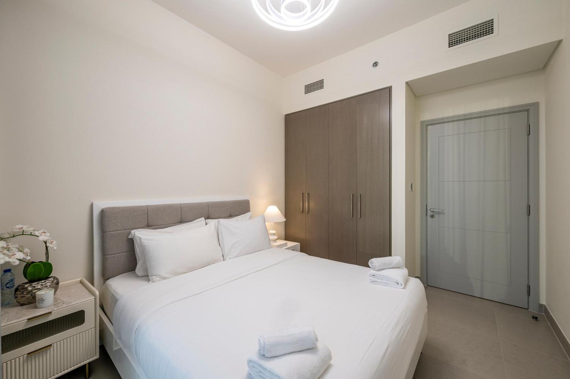 3 Bedrooms Tower 1- Downtown Skylight Apartment