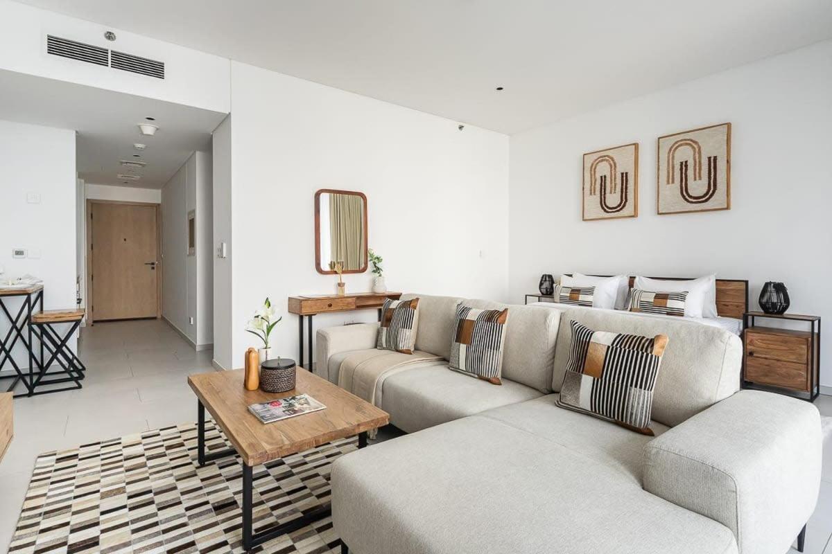 Frank Porter - Marquise Square Tower Apartment Dubai