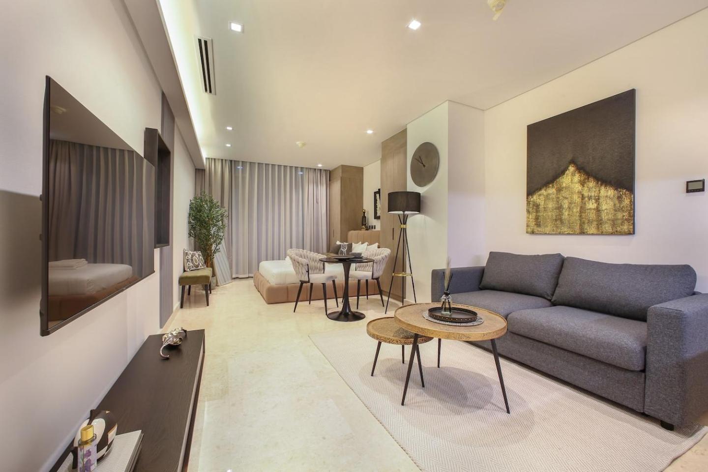 Voguish Studio! Walk To Burj Khalifasleeps 3! *