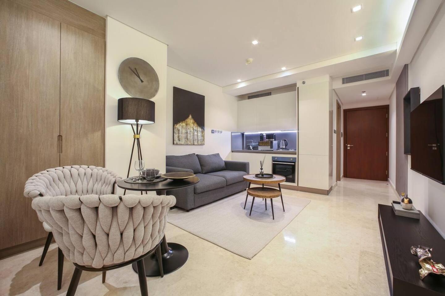 Voguish Studio! Walk To Burj Khalifasleeps 3! Apartment *