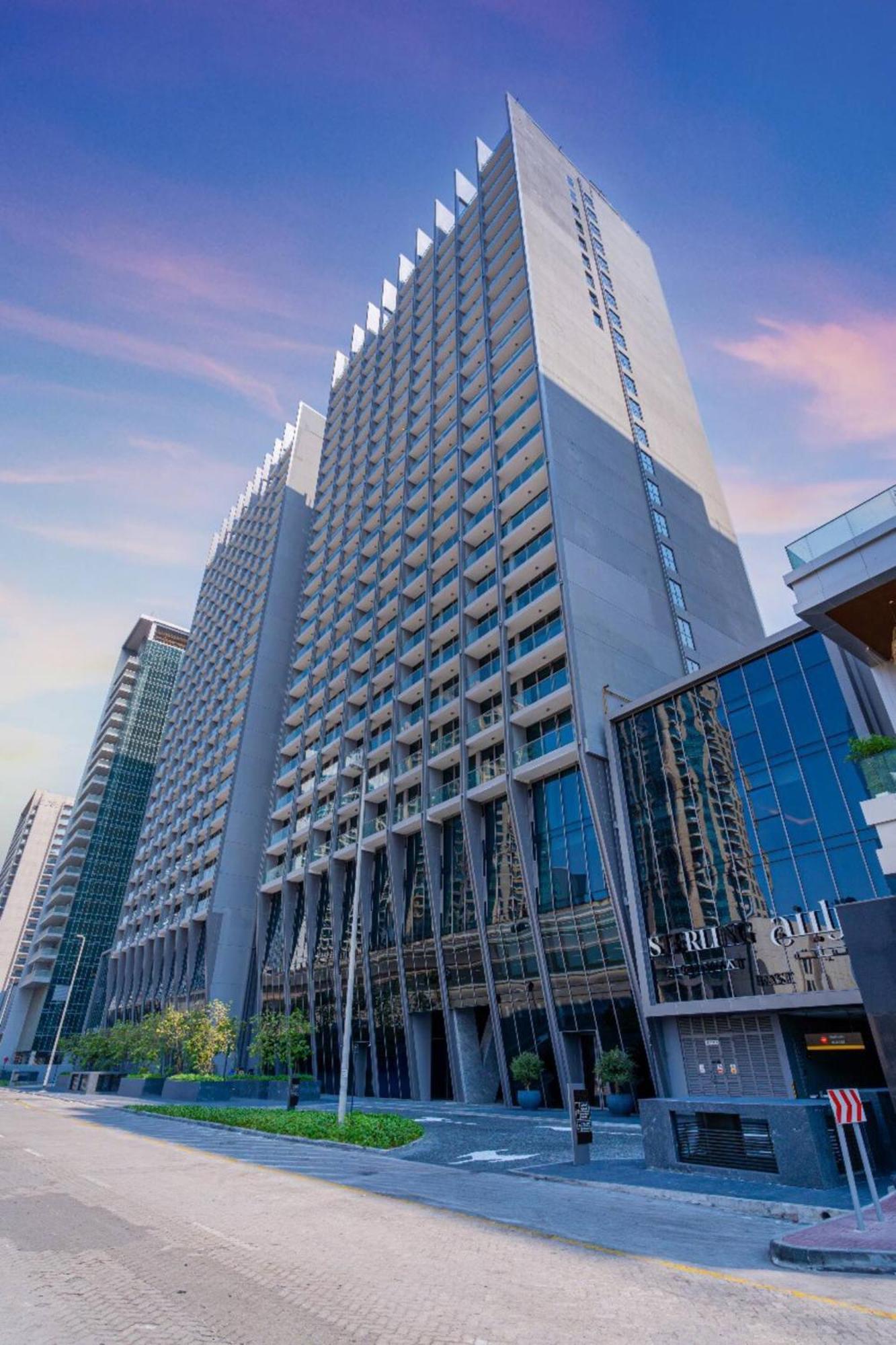 Apartment Voguish Studio! Walk To Burj Khalifasleeps 3! *