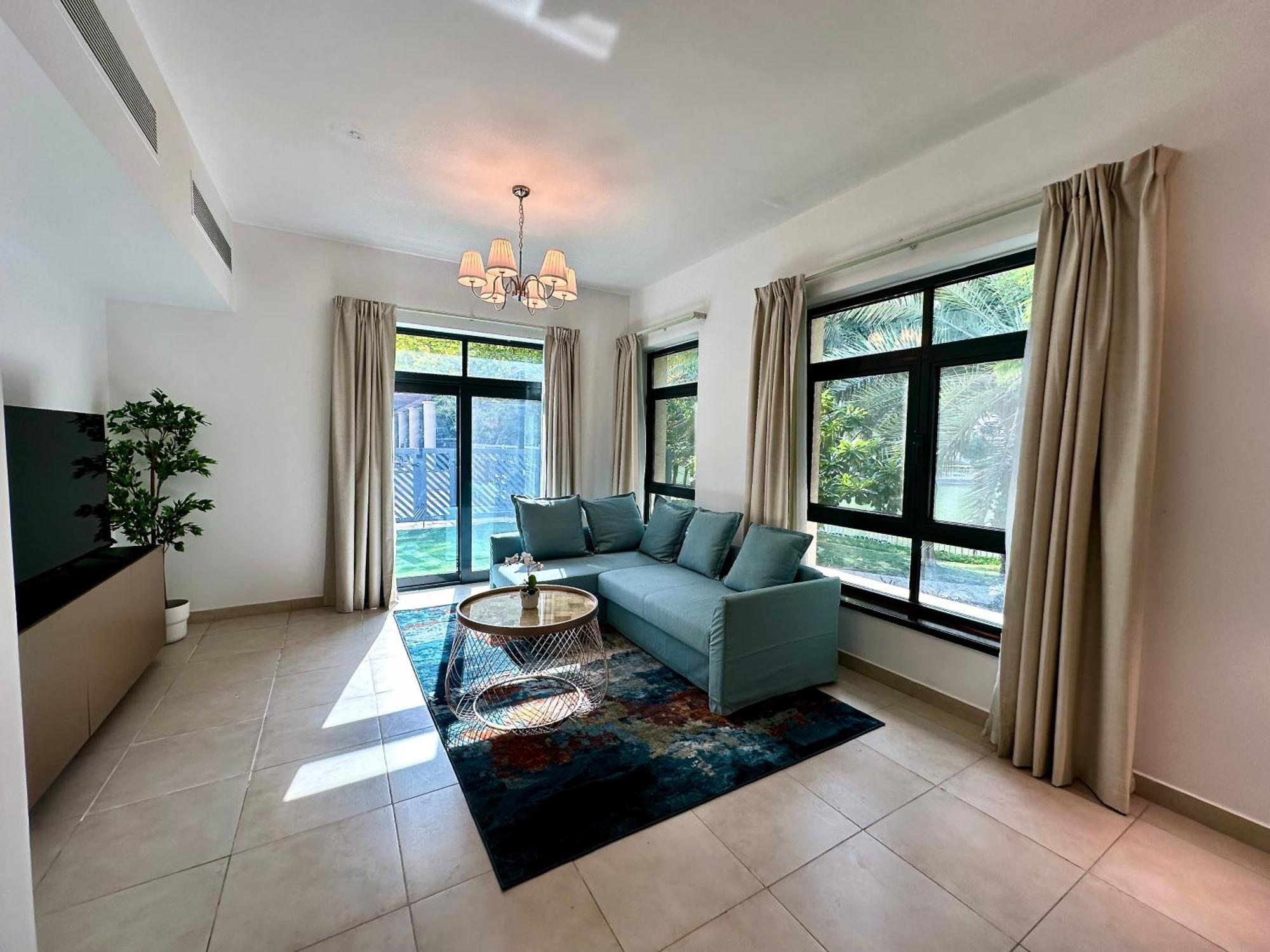 Lux Travo Tower I Private Garden I View Apartment
