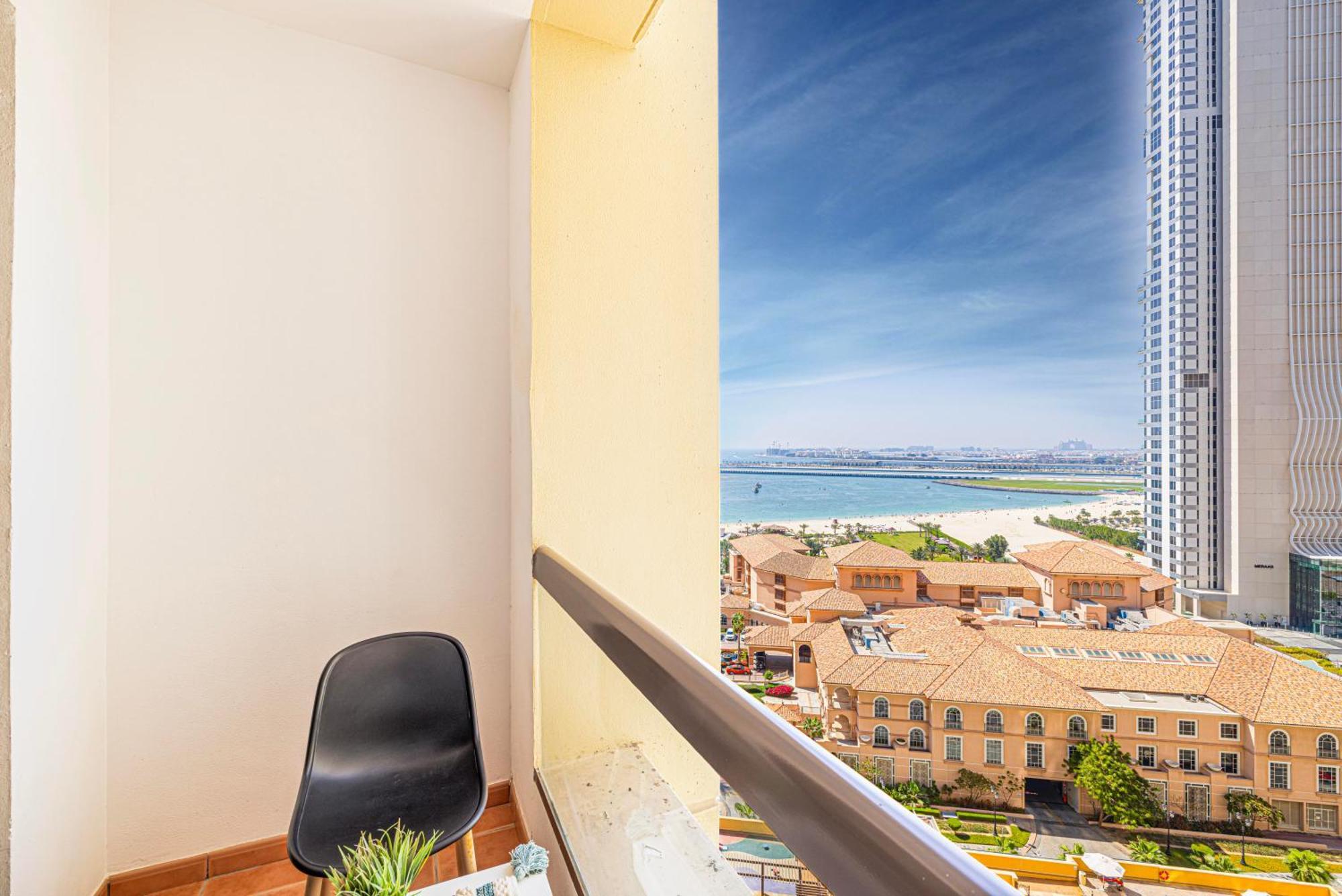 Sound Of The Waves In Jbr By Lagom Apartment