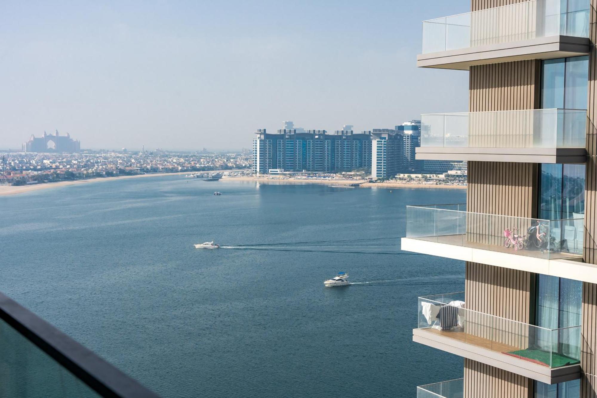 Stayis - Emaar Front View 1 Bedroom