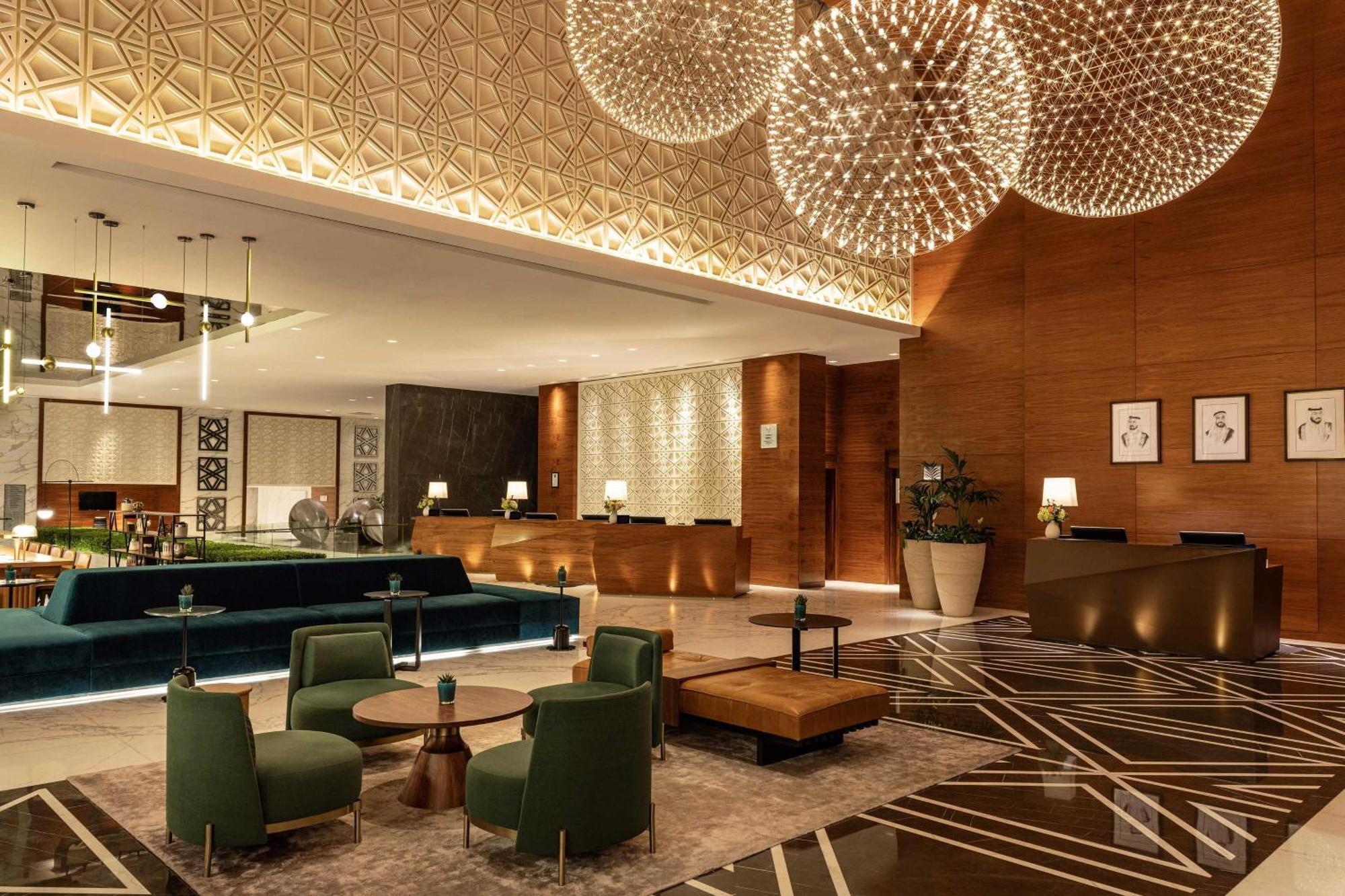 Sheraton Grand Hotel, Hotel 5*