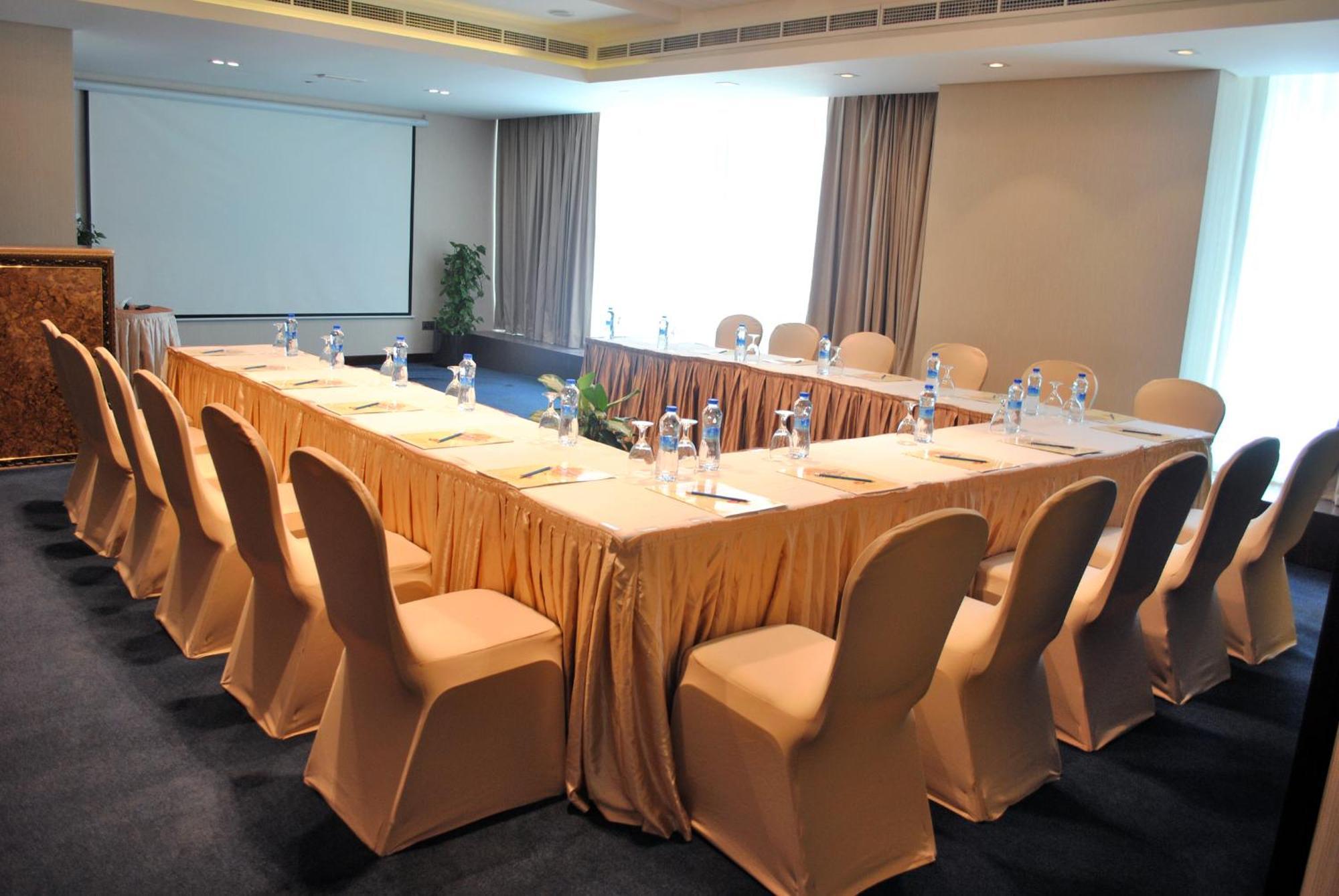 Versailles By Vieras Hotel 4*