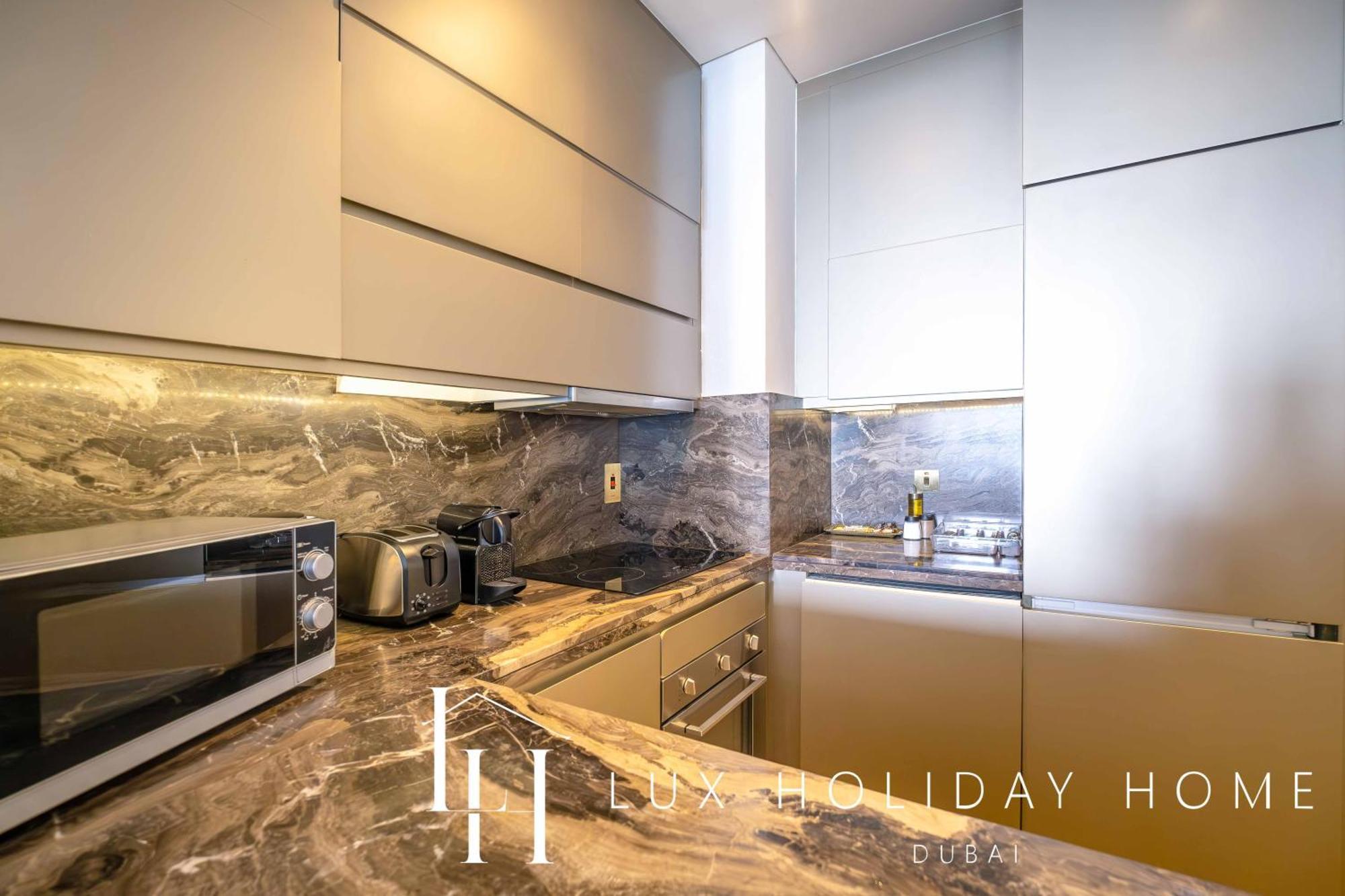 Lux - Lavish With Full Palm Jumeirah View 3