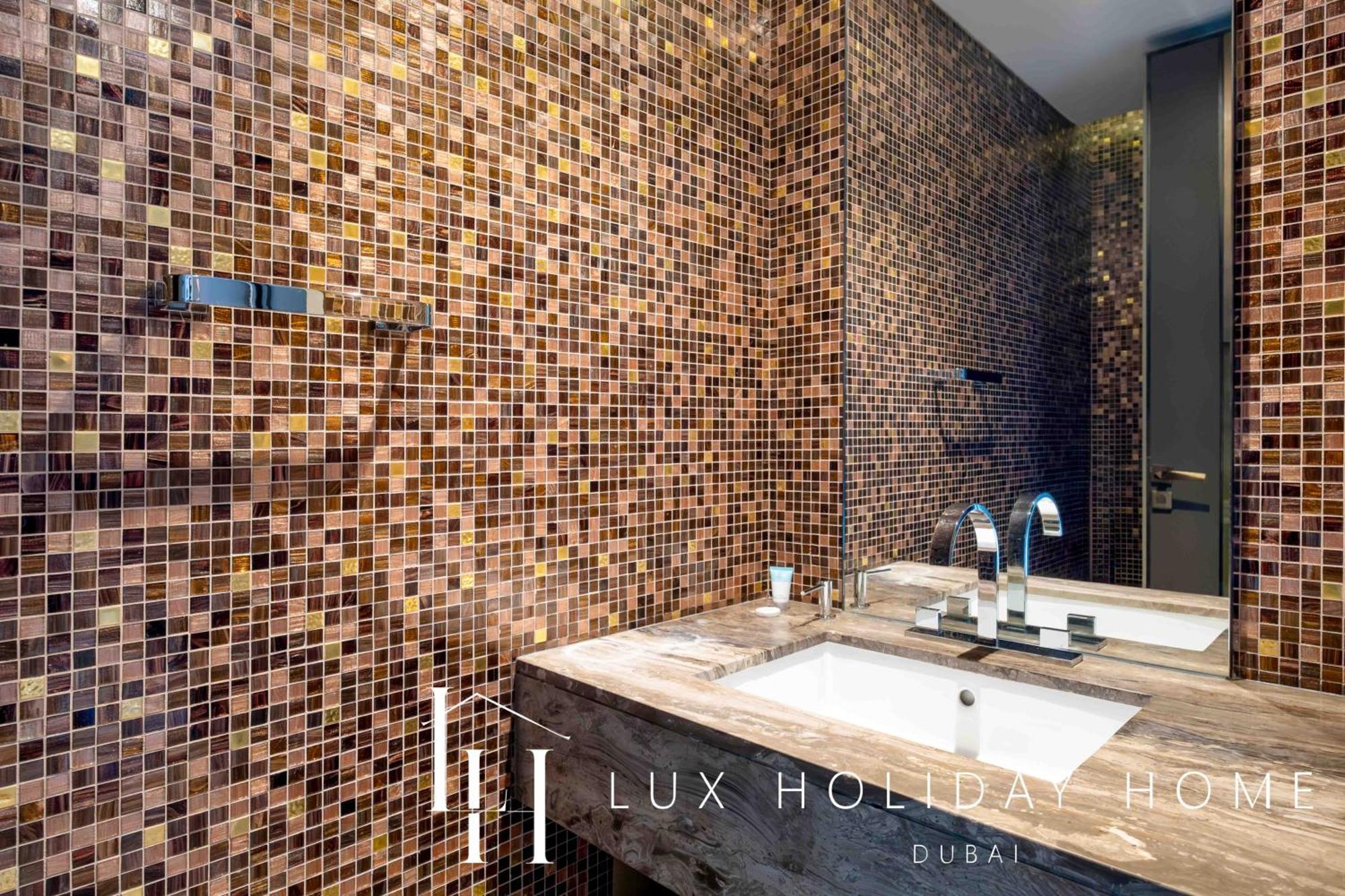 Lux - Lavish With Full Palm Jumeirah View 3