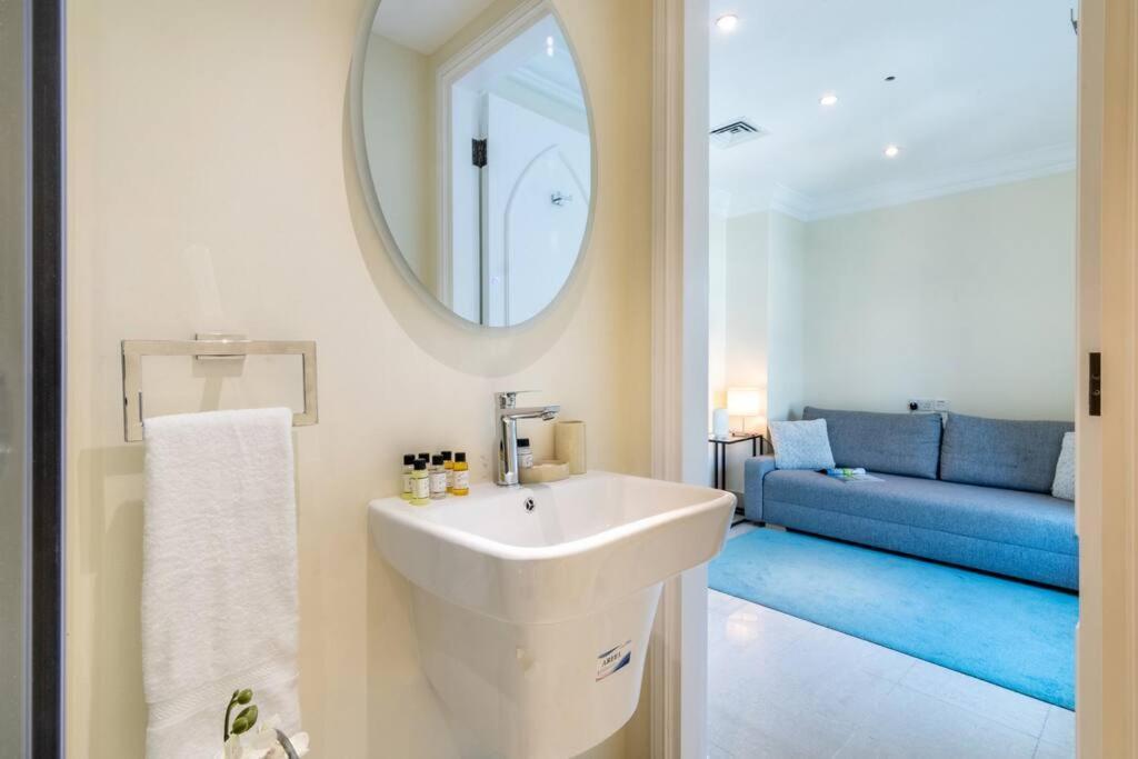 Apartment First Class 3br Blissful Fountain Escape