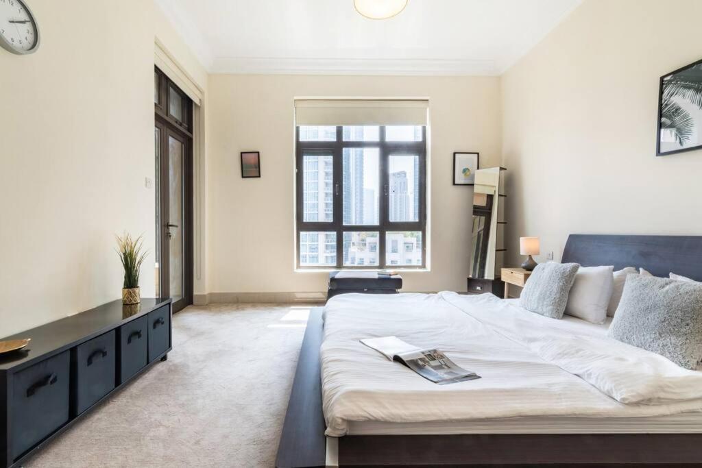 Apartment First Class 3br Blissful Fountain Escape Dubai