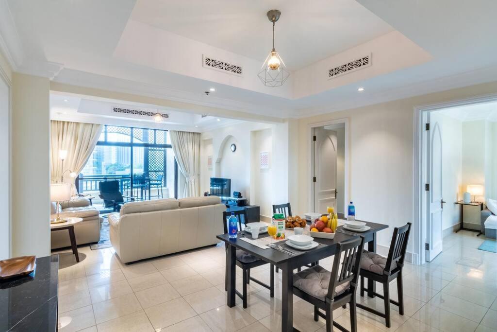 First Class 3br Blissful Fountain Escape Apartment Dubai