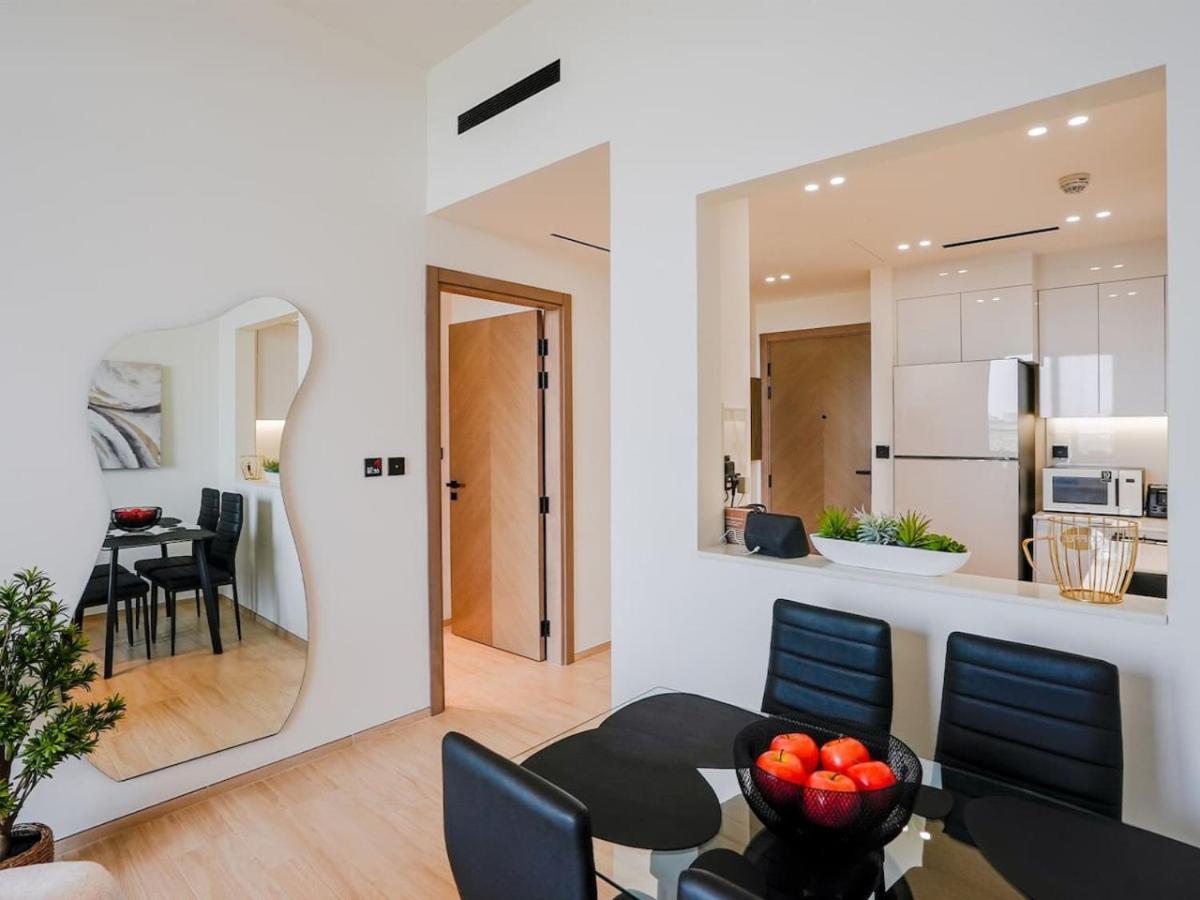 Stylish Jvc 1 Bedroom Sanctuary