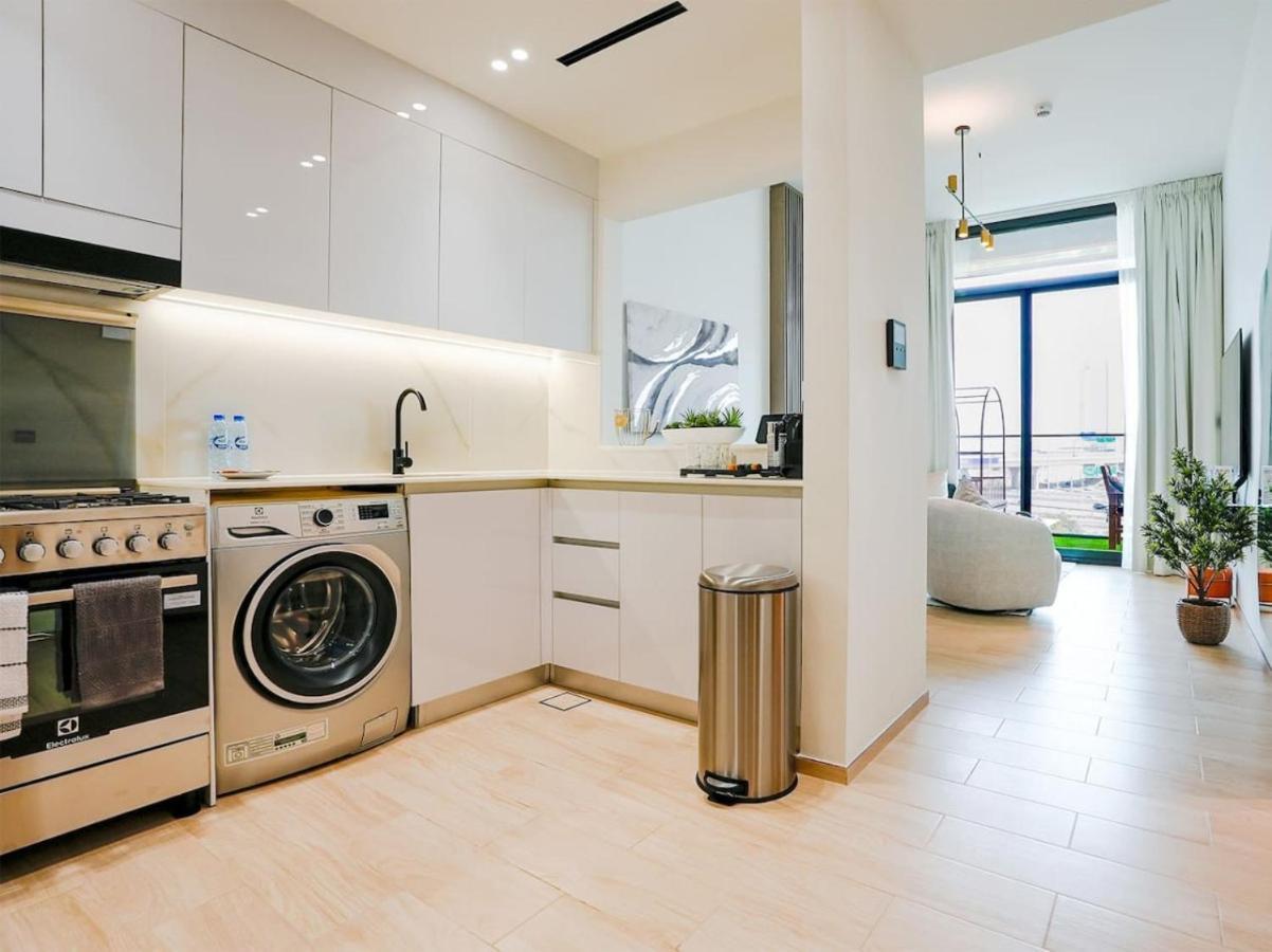 Stylish Jvc 1 Bedroom Sanctuary *