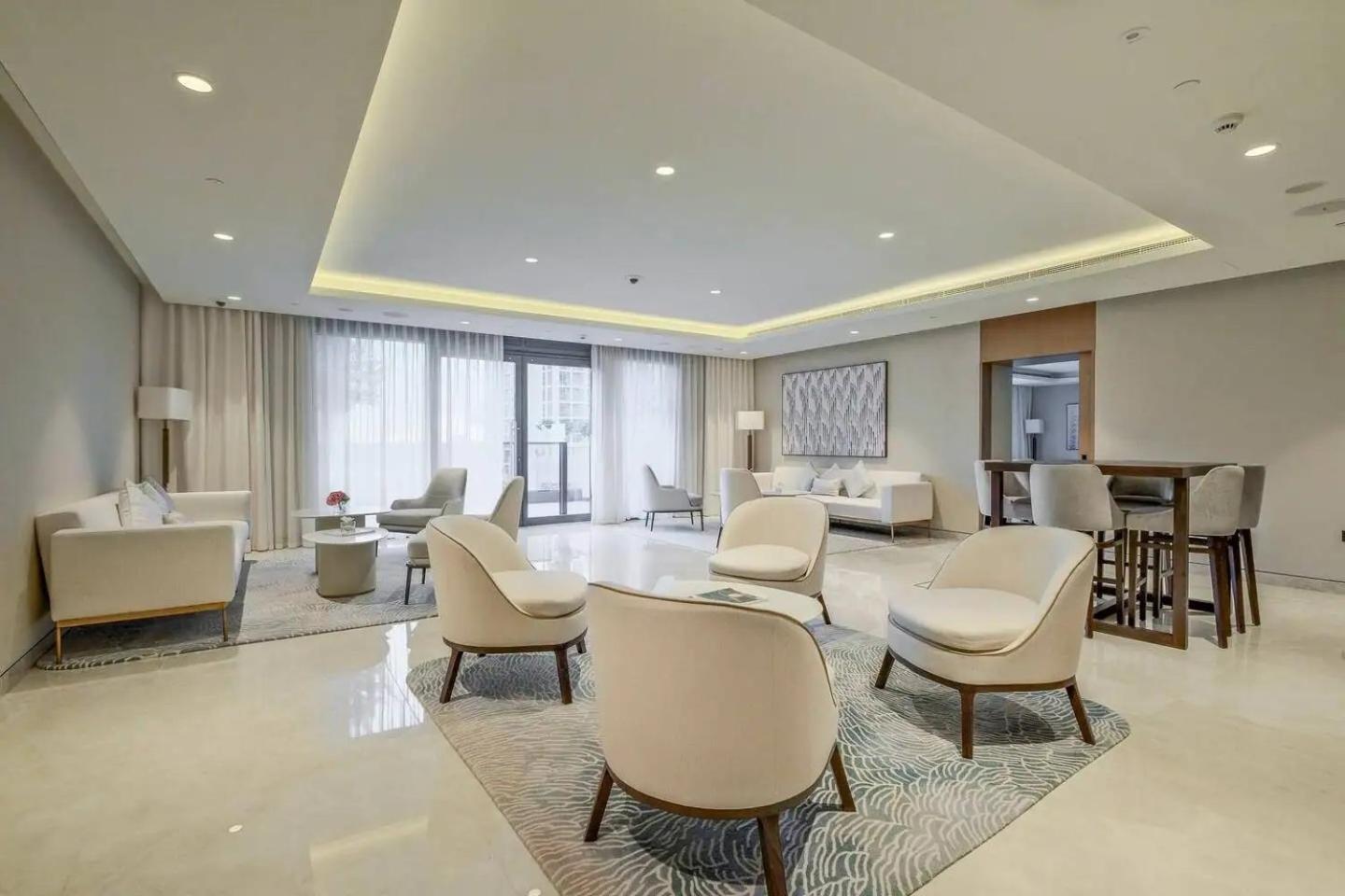 Downtown 2br In Act Towers Near Burj Khalifa Apartment *