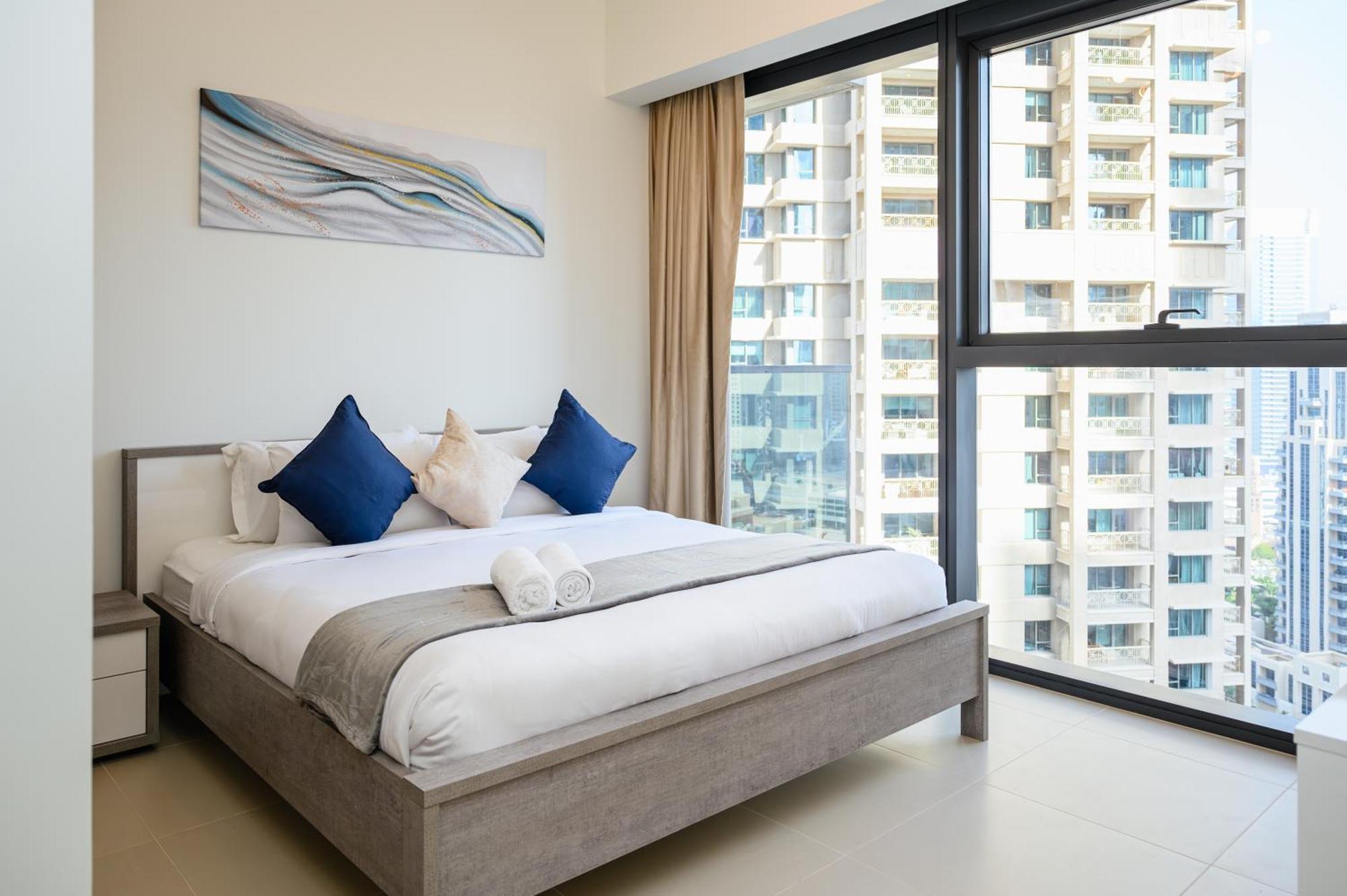 Downtown 2br In Act Towers Near Burj Khalifa Apartment