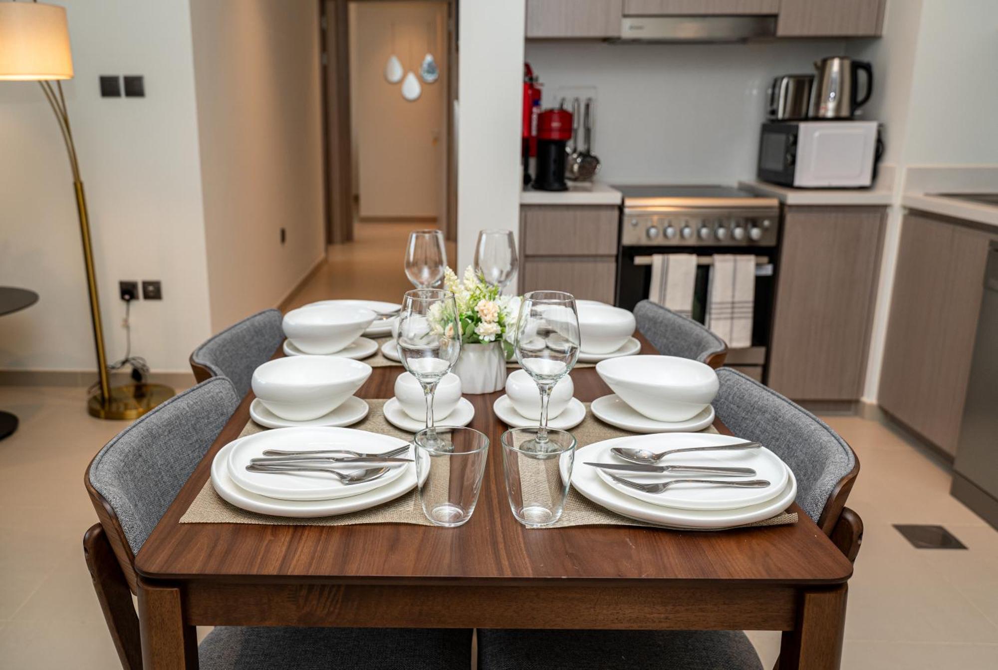 Downtown 2br In Act Towers Near Burj Khalifa Apartment