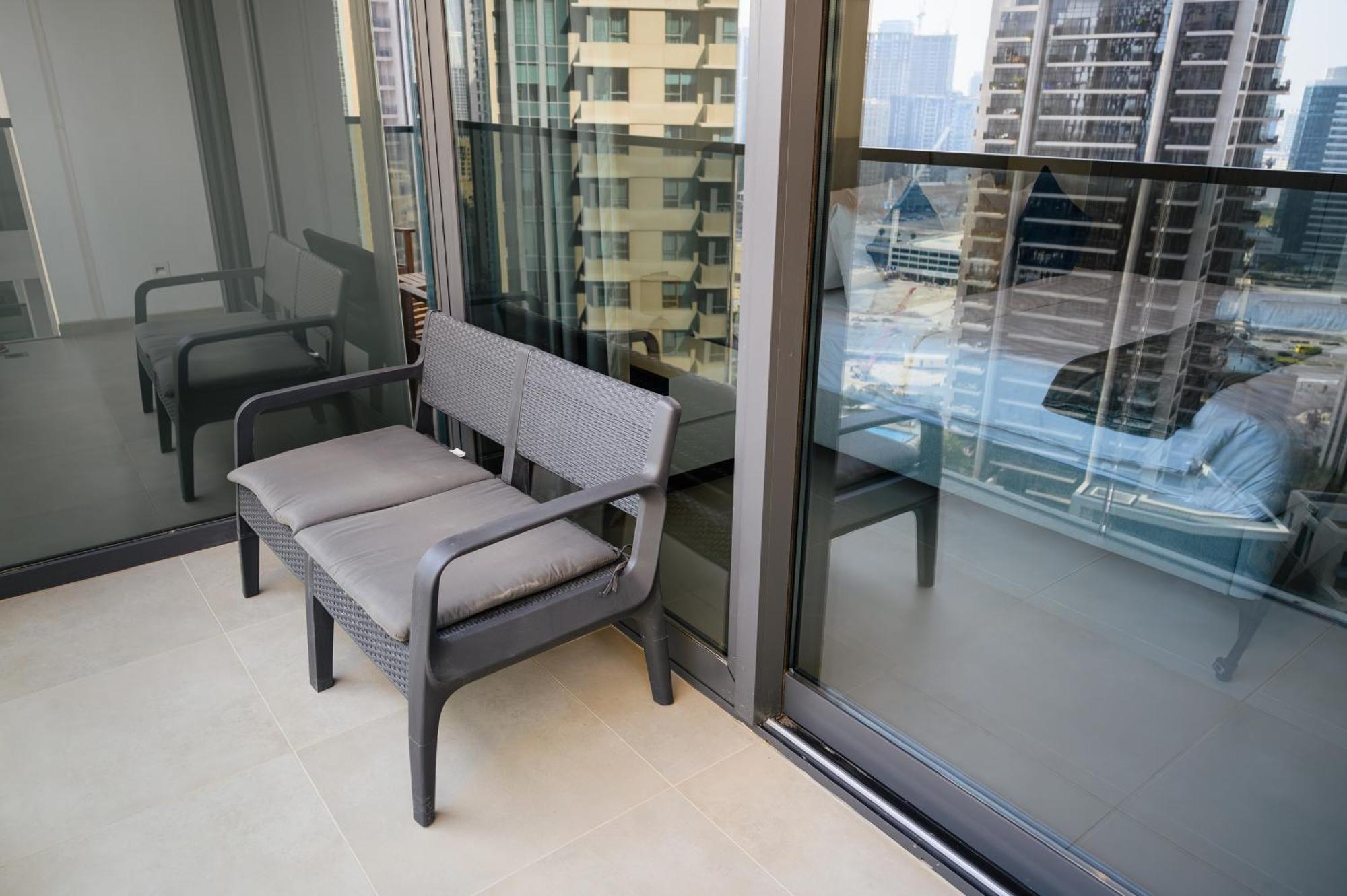 Downtown 2br In Act Towers Near Burj Khalifa *