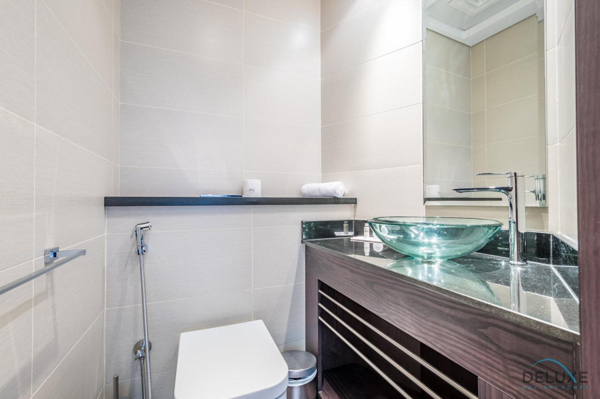 Apartment Sophisticated 2br In Cayan Tower, Marina By Deluxe Homes Dubai