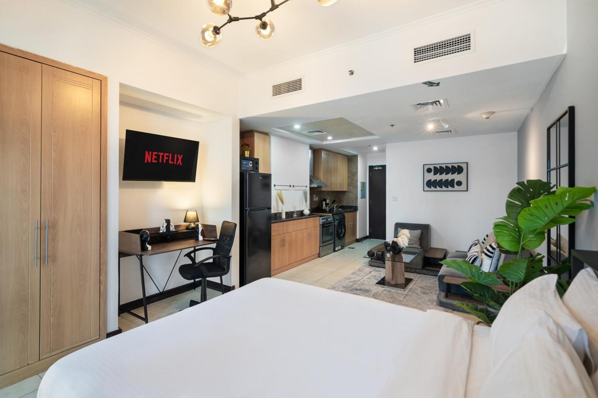 Apartment Furnished For Rent In Goldcrest Views, Jlt *