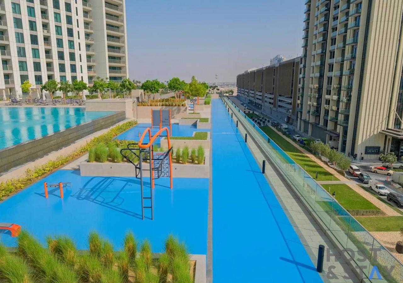 Luxurious 3br With Burj Khalifa Views Apartment *
