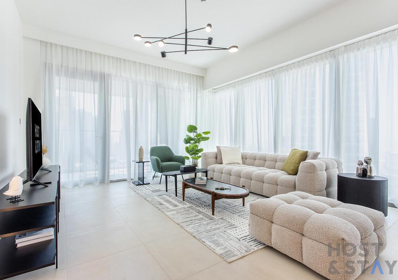 Luxurious 3br With Burj Khalifa Views Apartment *