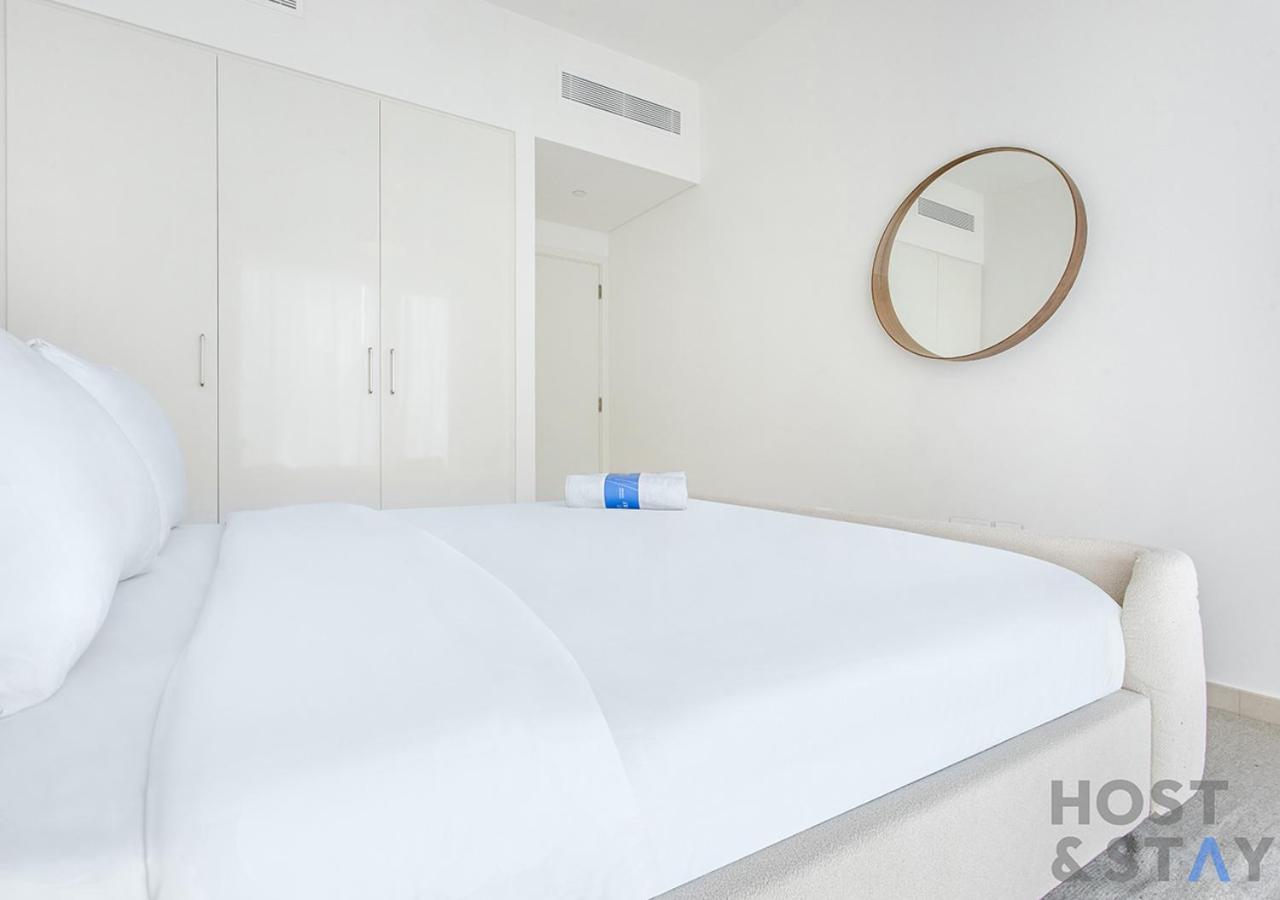 Luxurious 3br With Burj Khalifa Views Apartment *