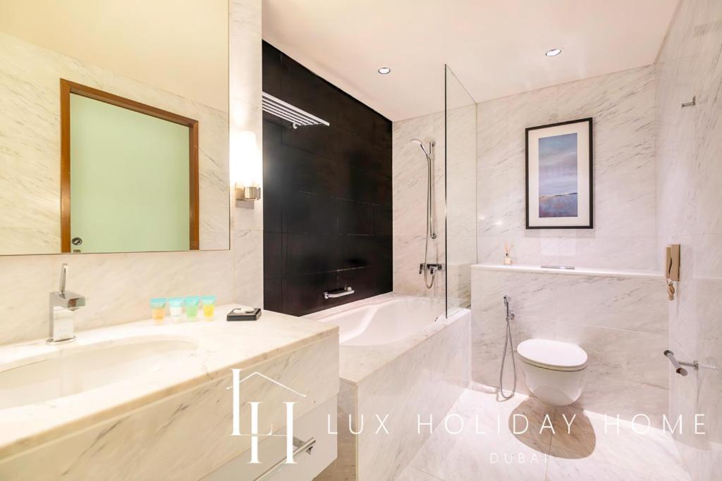 Lux The Emaar Fashion Avenue 2 Apartment