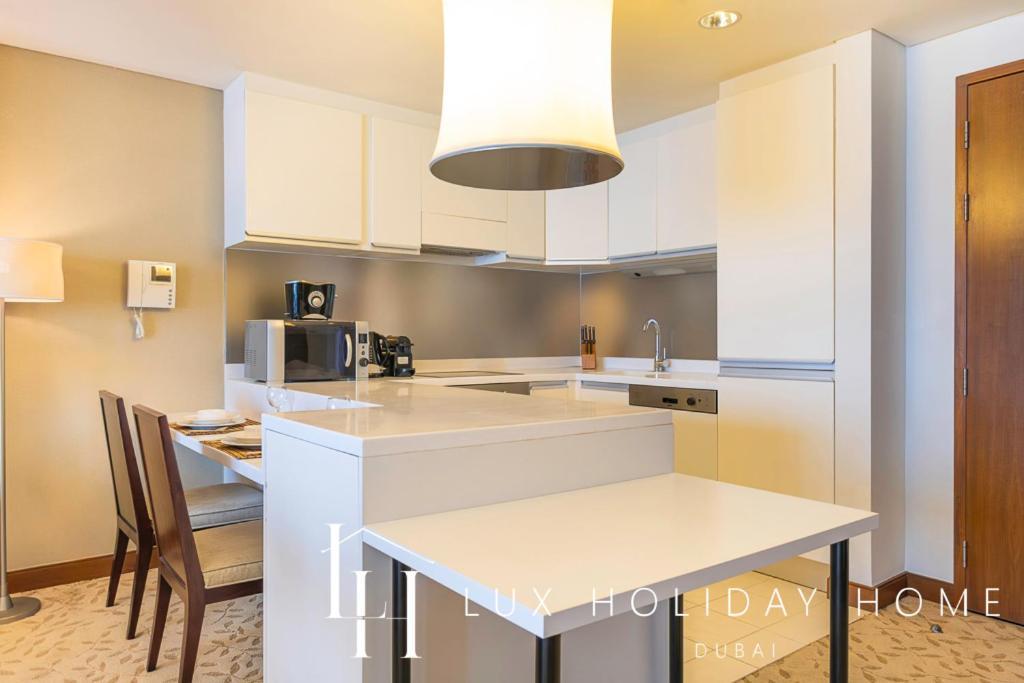 Lux The Emaar Fashion Avenue 2 Apartment *