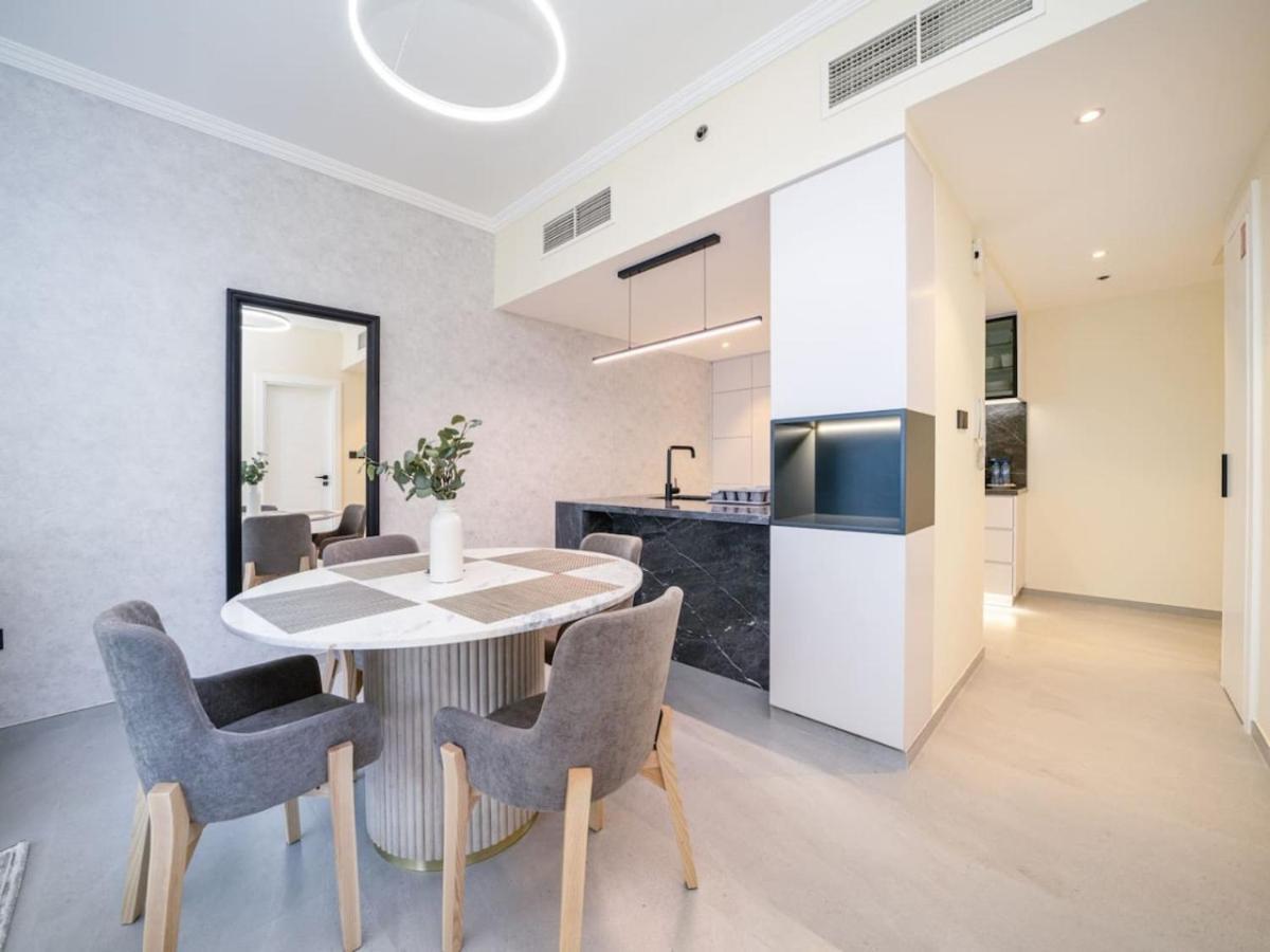 Stylish Upgraded 1 Bedroom Marina Escape Dubai