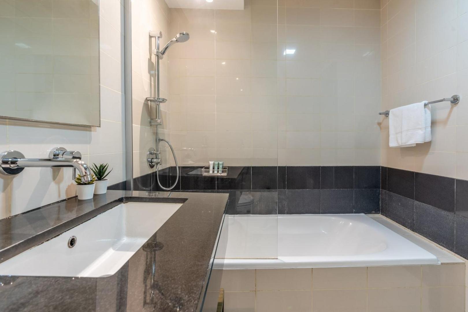 Guestready Homes - Modern Loft In Downtown * Dubai